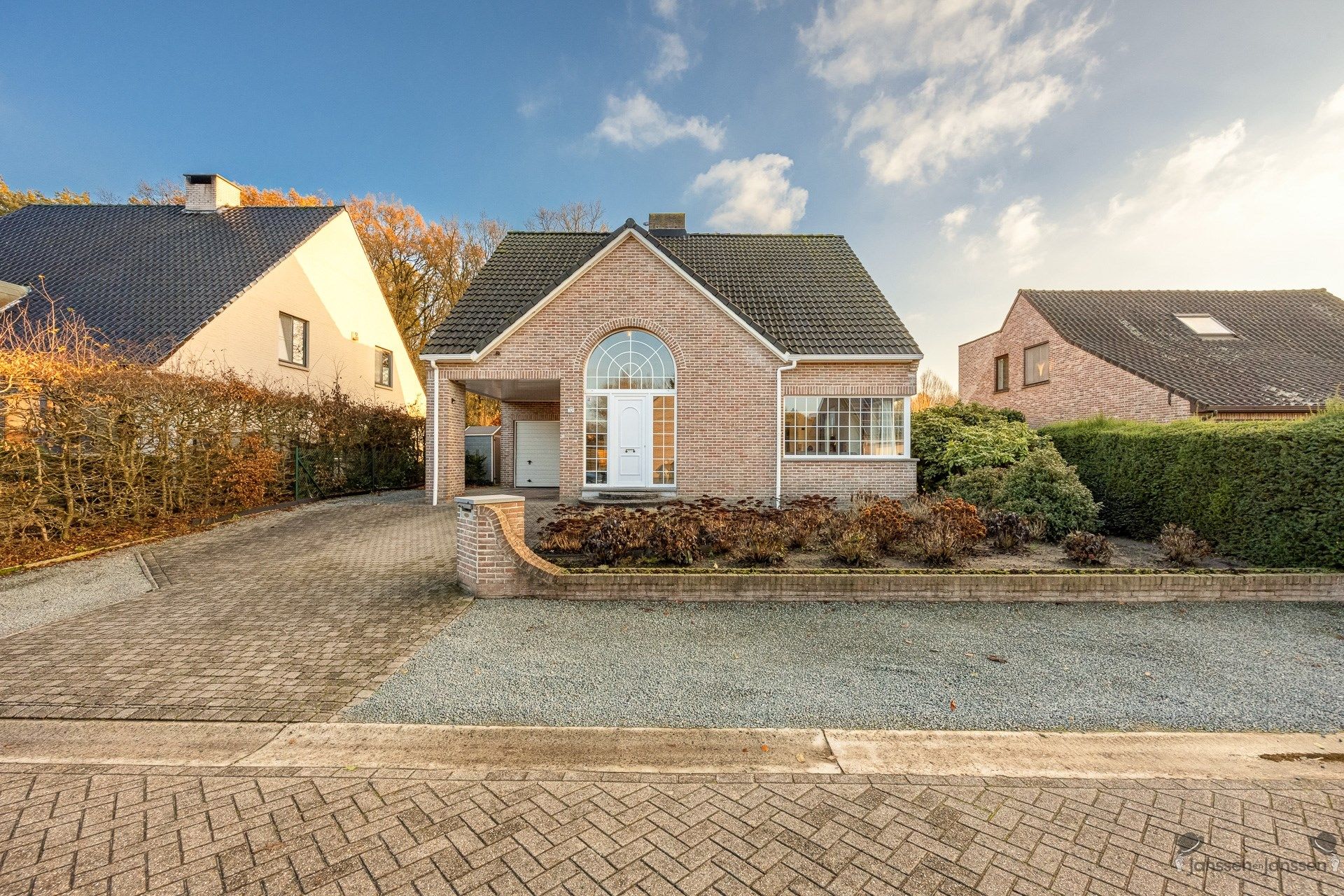 Lichtrijke, top-onderhouden woning in een doodlopende straat in hartje Sint-Job foto 31