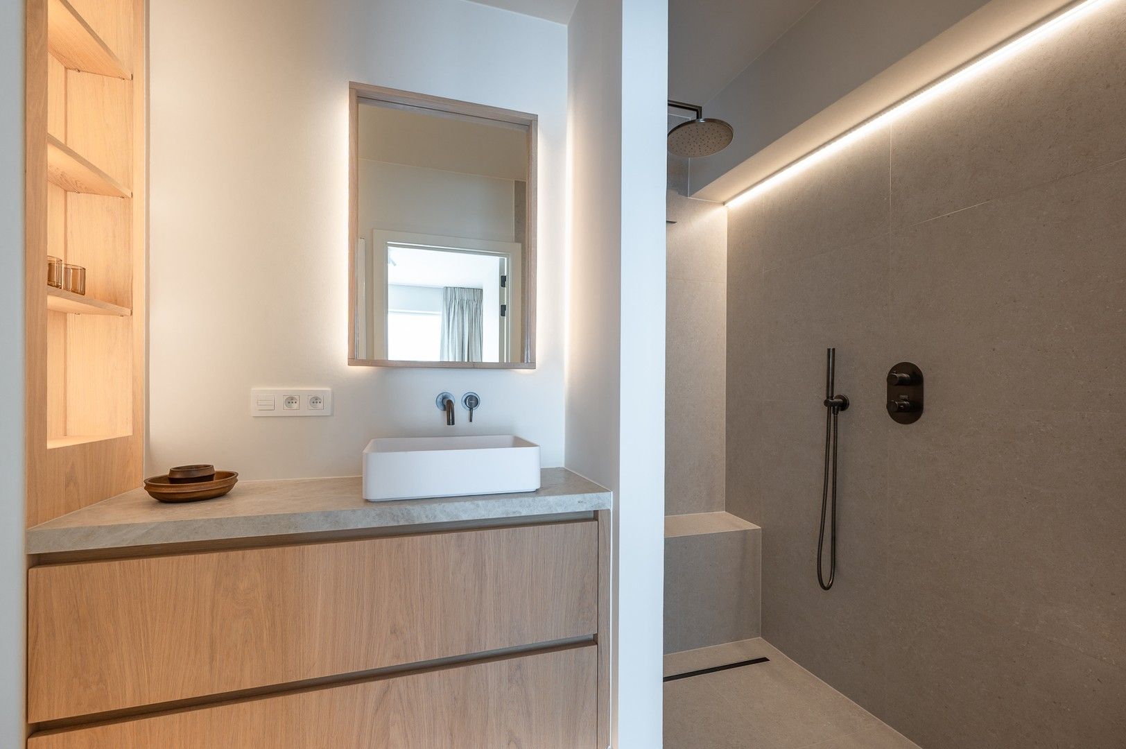 Prachtig en luxueus gerenoveerd appartement met zeezicht, centraal gelegen in het Zoute. foto 19