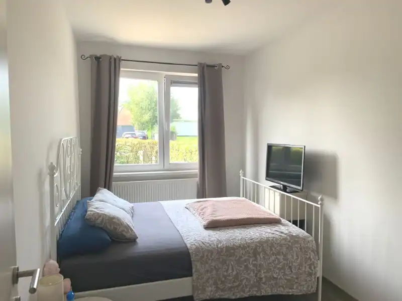 GELIJKVLOERS APPARTEMENT MET TUIN EN GARAGE foto 5