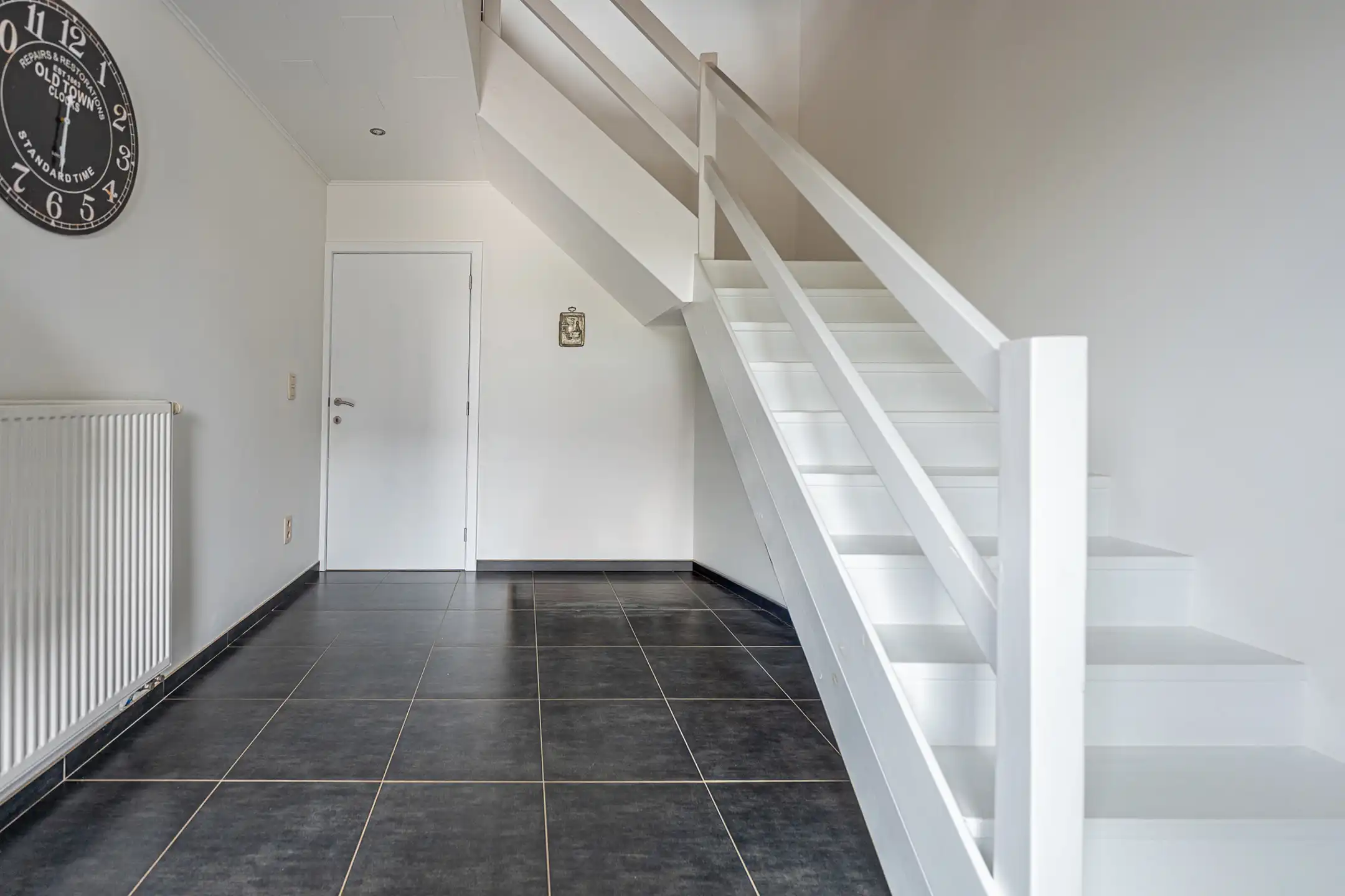 Moderne gezinswoning met inpandige garage en grote tuin. foto 12