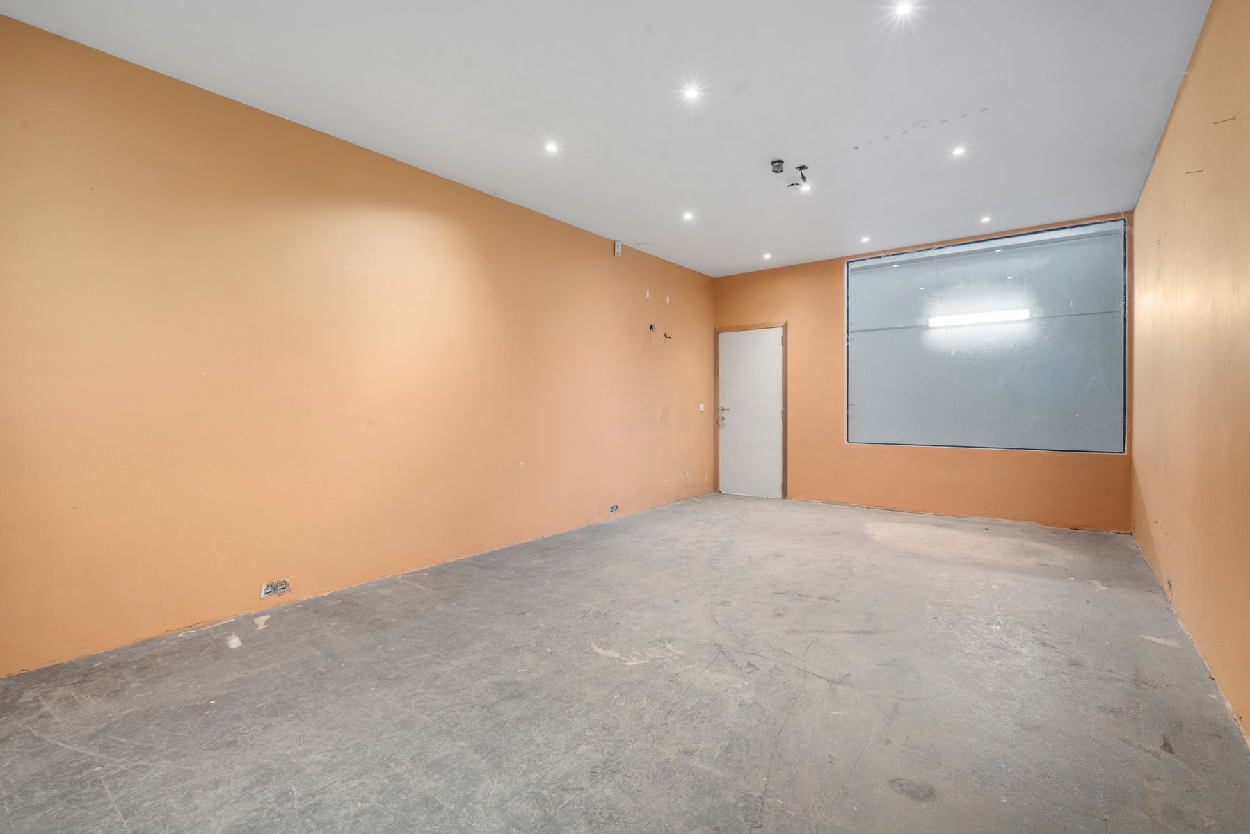 Industrieel gebouw te huur in Oostende foto 11