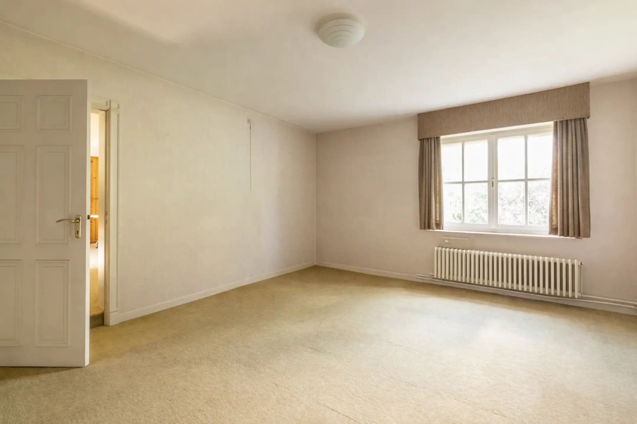 Riante te renoveren villa met grote tuin in centrum Rumbeke foto 14