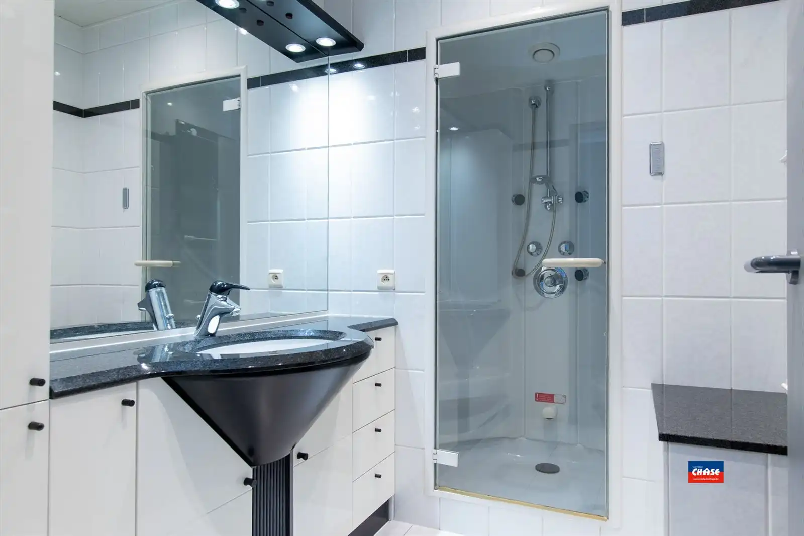 Instapklaar appartement met 2 slpks + P  foto 11