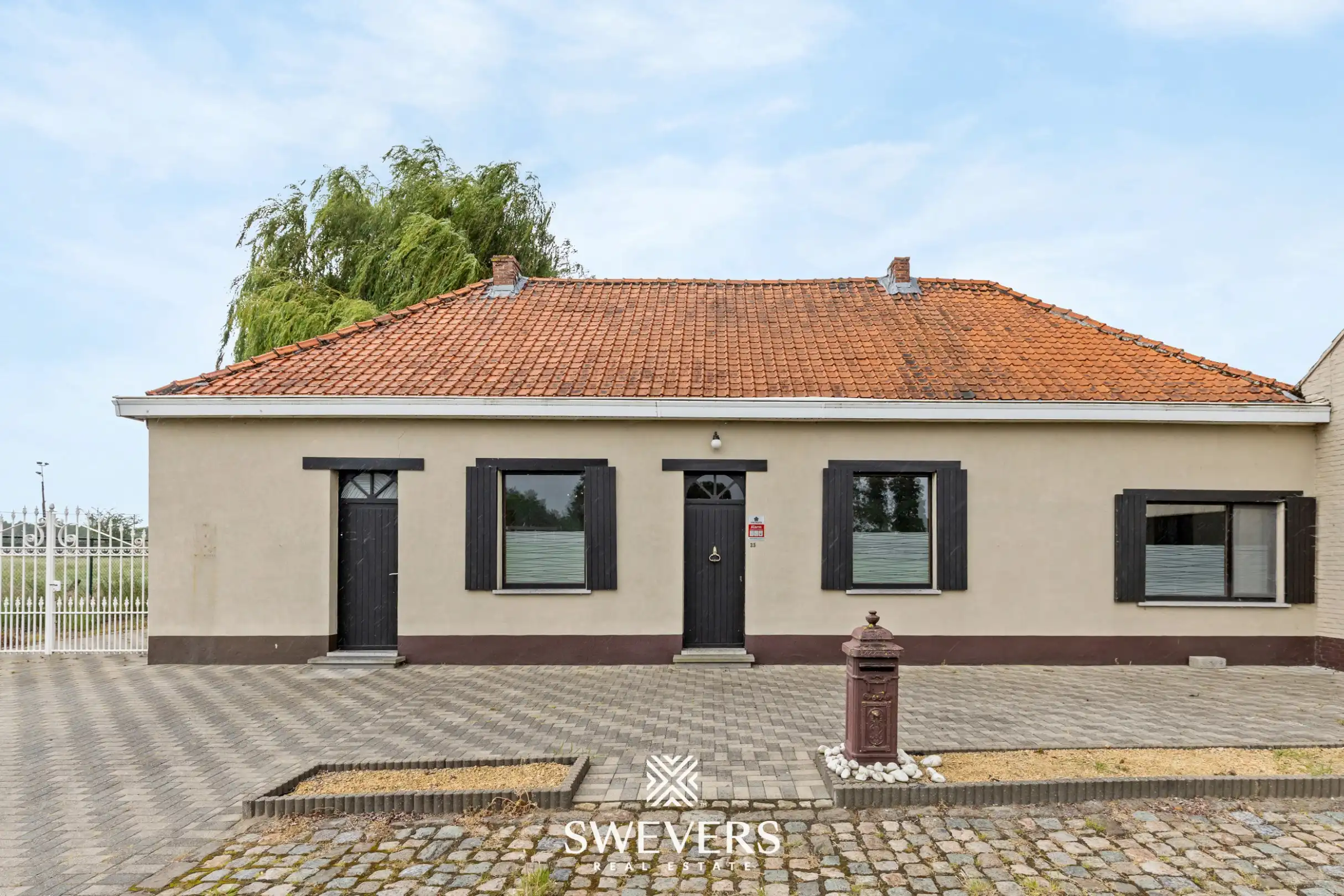 Gelijkvloerse woning op 25a 03ca met grote garages. foto 31