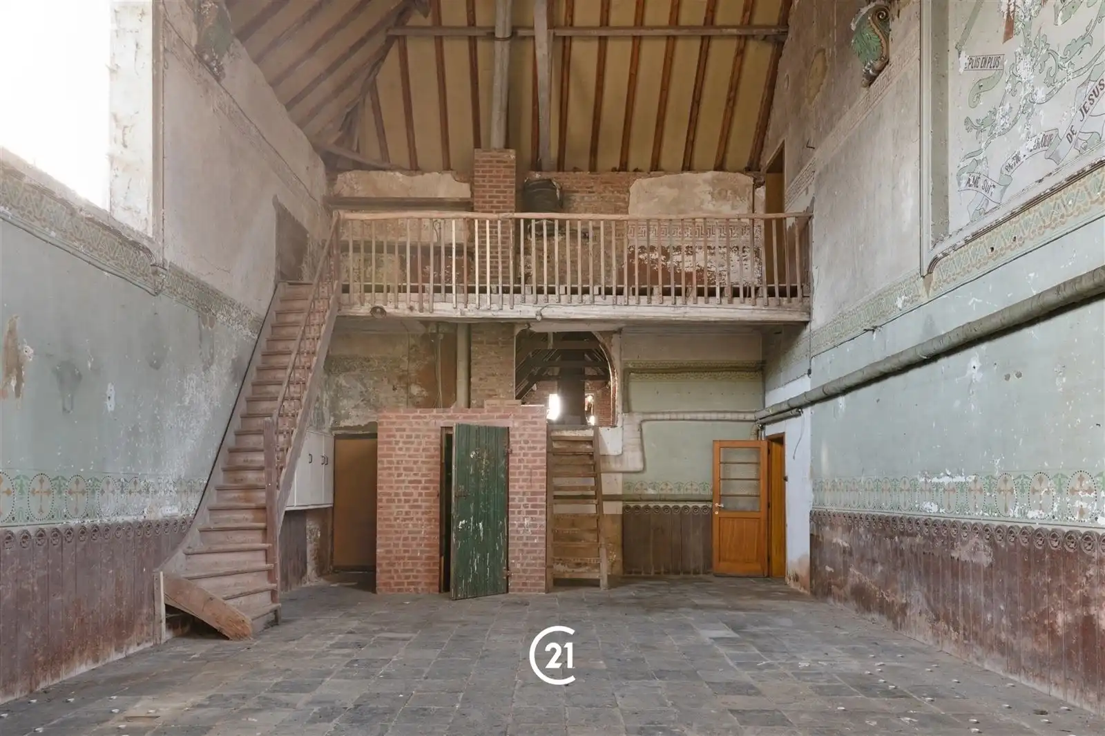 Uitzonderlijk renovatieproject met authentieke kapel! foto 5