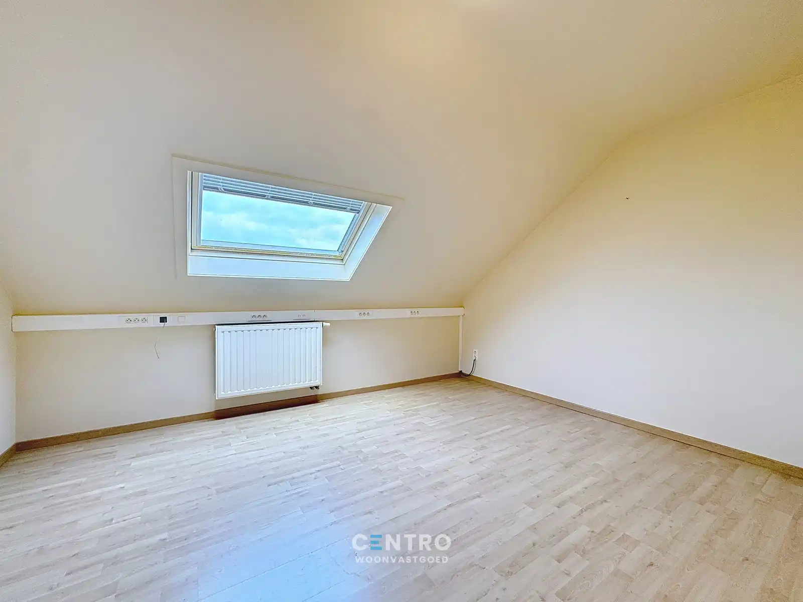 Ruime woning met 5 slpks, 2 badks én dubbele garage! foto 19