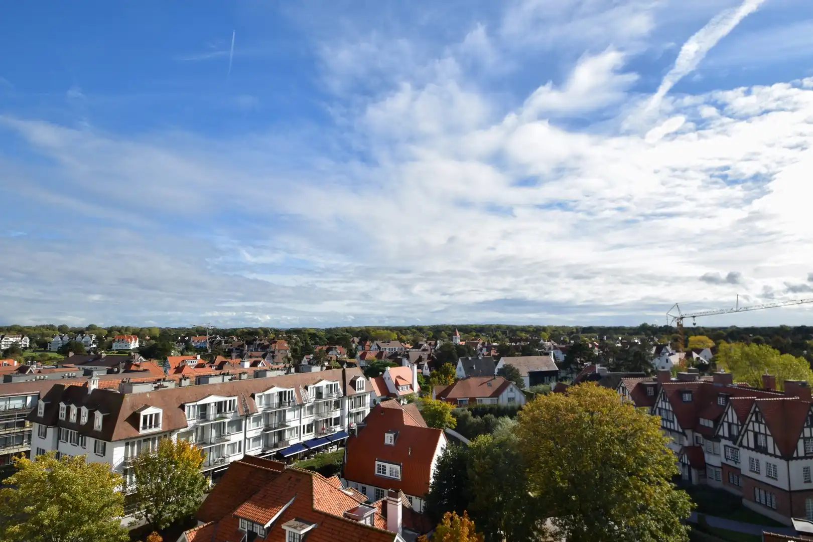 Nieuwbouwappartement gelegen in hartje het Zoute met een prachtig open zicht op de villa's. foto 11