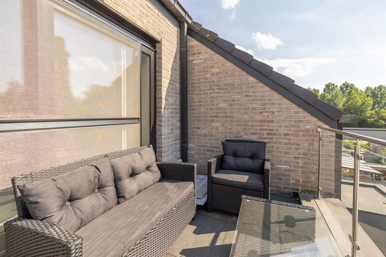 Duplex met groot terras en autostaanplaats nabij station foto 5