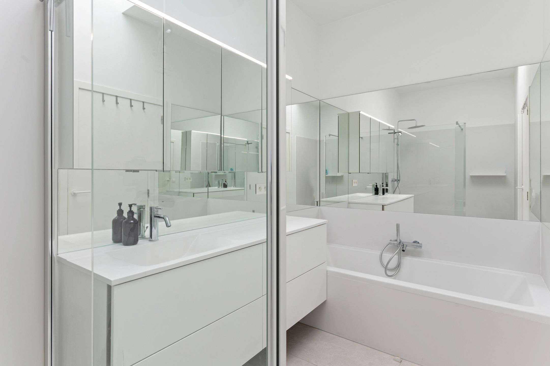 Prachtig gerenoveerde woning met mooie tuin - centrum Hove foto 16