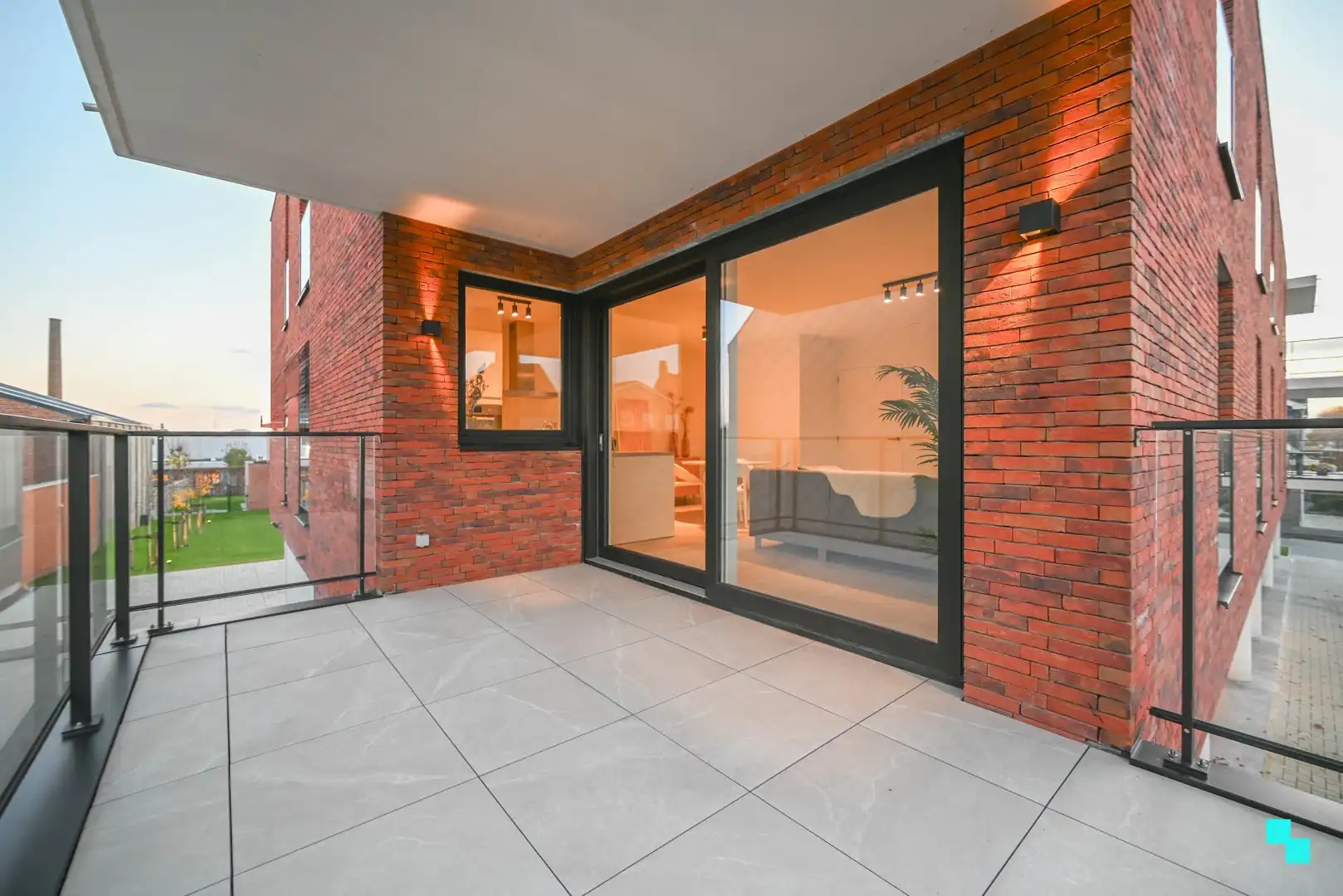 hoekappartement met aangenaam terras foto 3