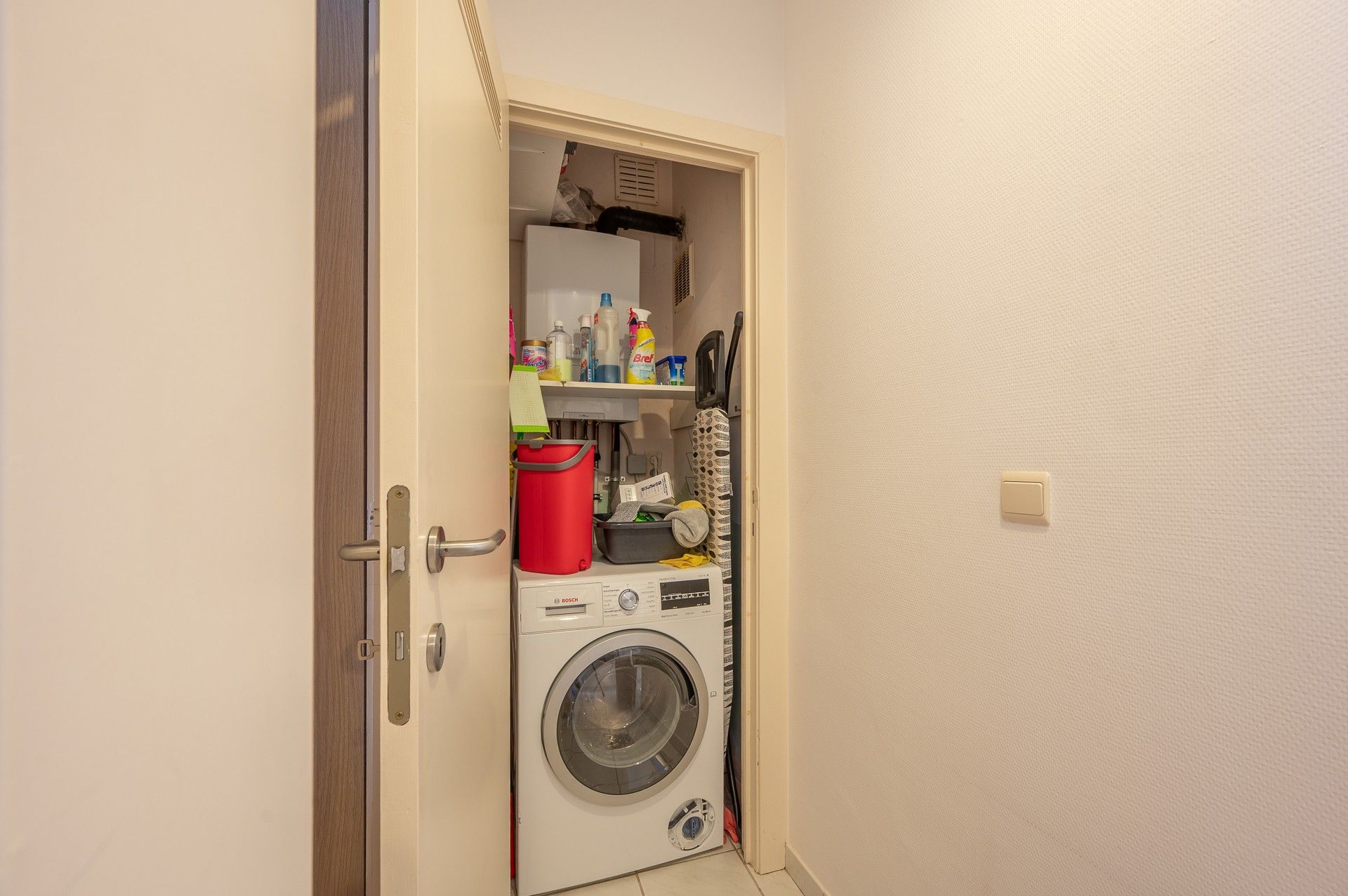 Ongemeubeld: appartement met 2 slaapkamers in een zijstraat van de Zeedijk! foto 12