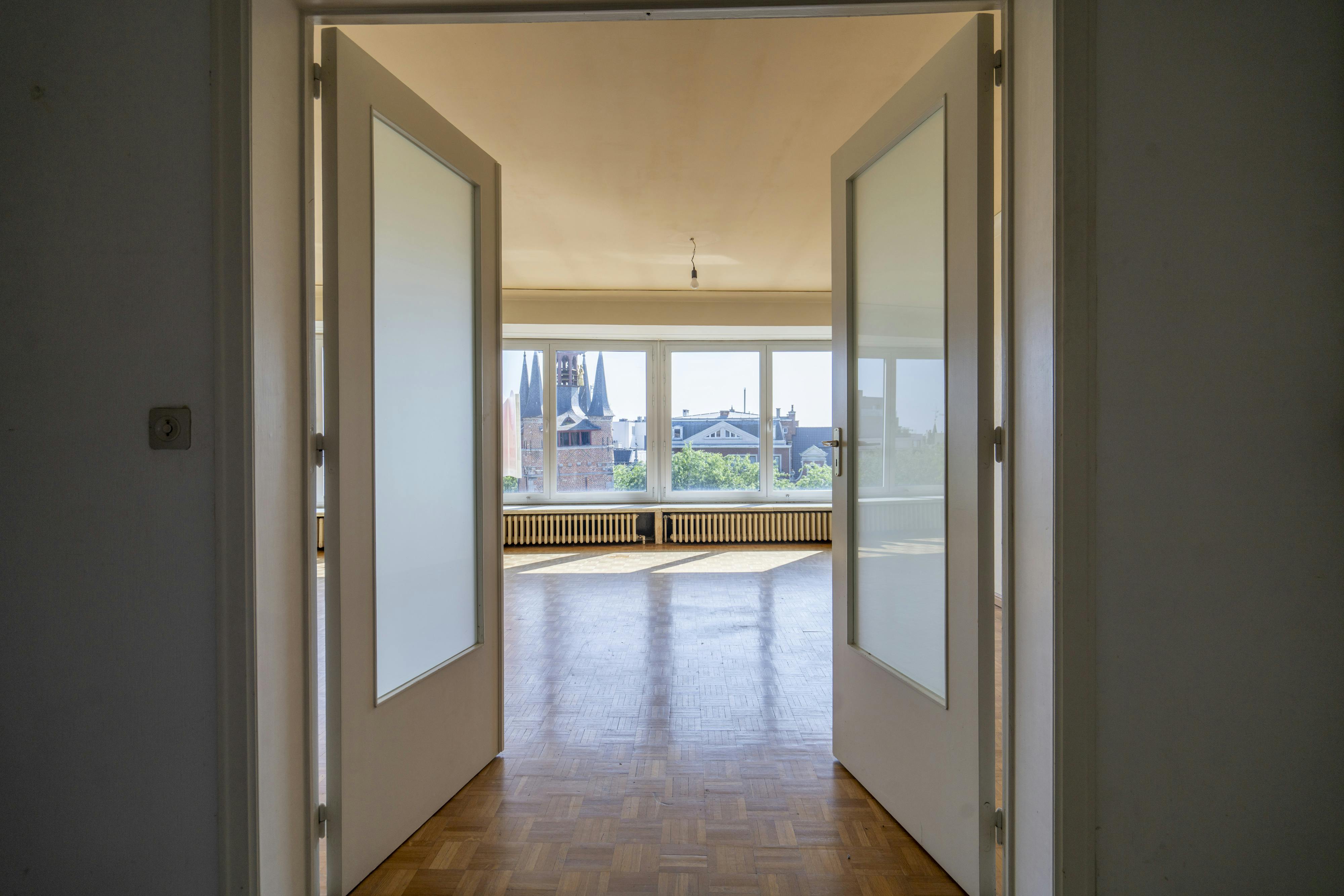 Ruim Appartement met zicht op de Grote Markt van Kortrijk foto 6
