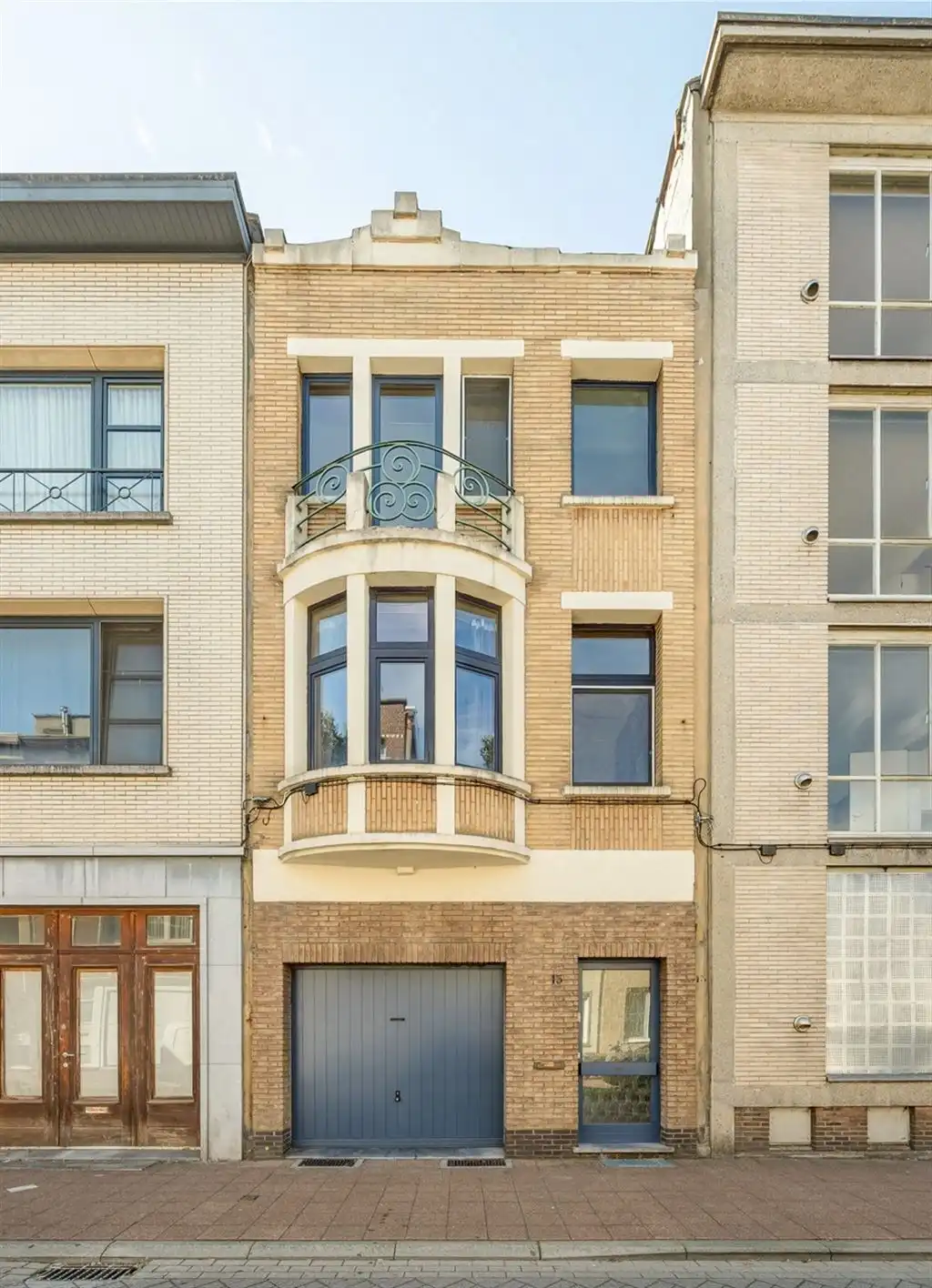 Instapklaar huis met ruime tuin  foto {{pictureIndex}}