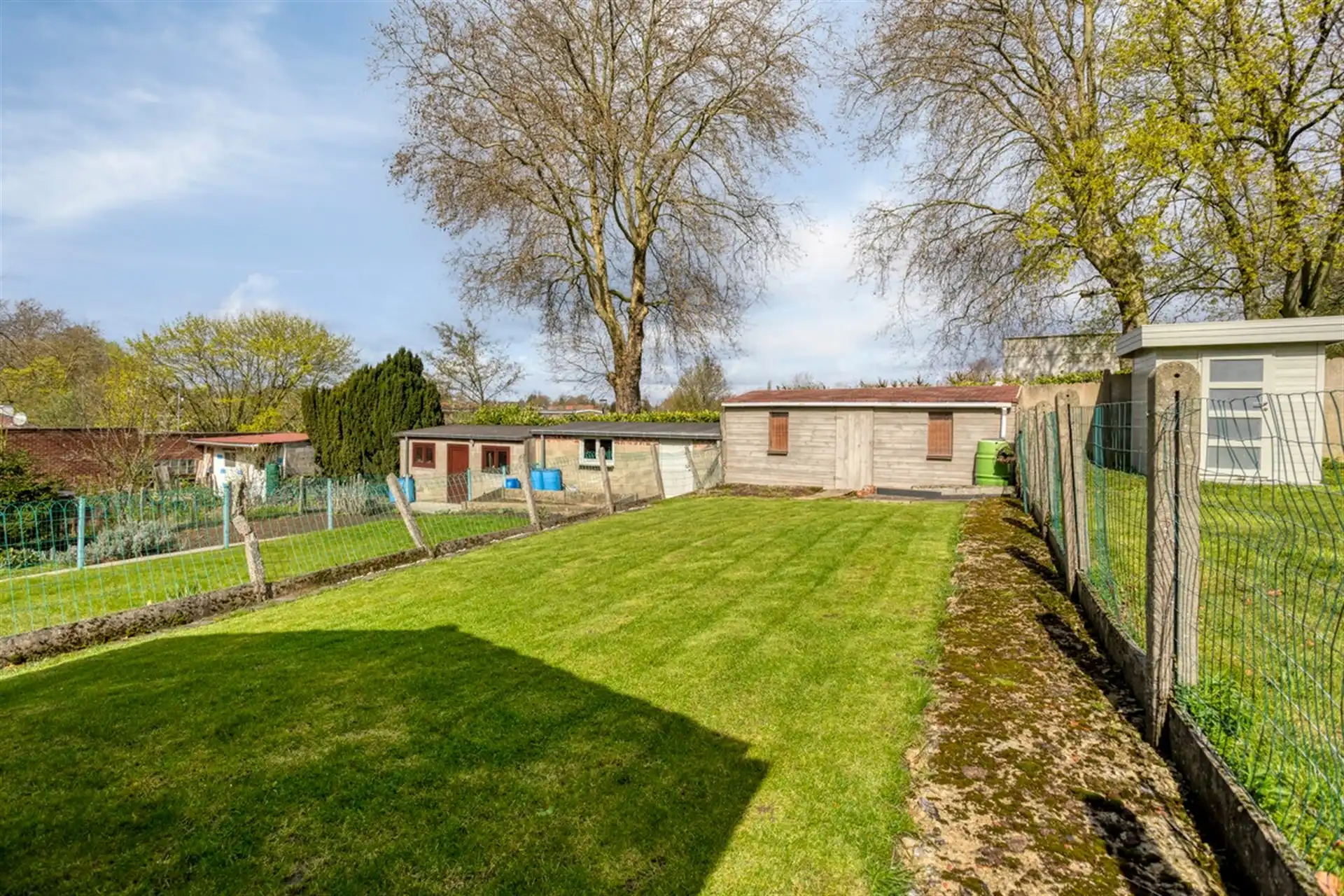 Gezinswoning met 3 slaapkamers, tuin en garage in rustige straat foto 18