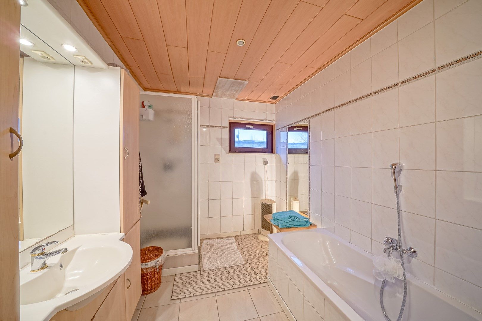 Ruime woning met 3 slaapkamers langs de vaart foto 11
