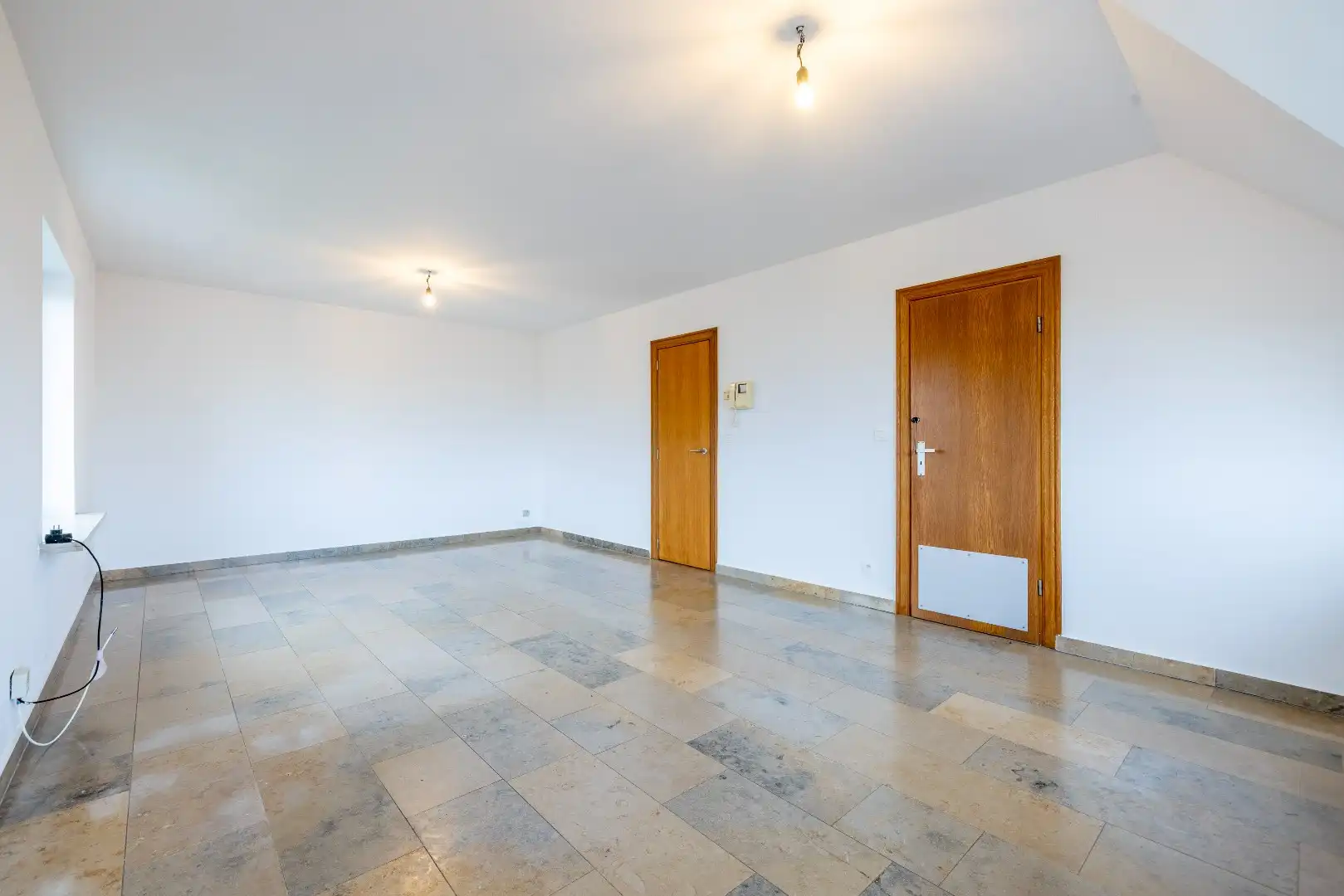 Instapklaar 3-slaapkamerappartement met autostaanplaats – ideaal als investering of eigen woonst foto 3