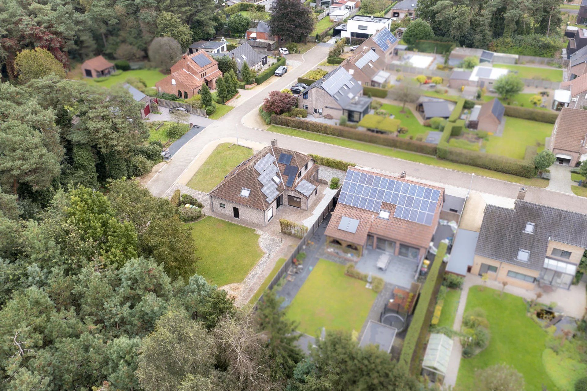 Zeer ruime A label villa met 5 slaapkamers en 2 badkamers met vergund bijgebouw van 40m² op wandelafstand van het centrum. foto 5