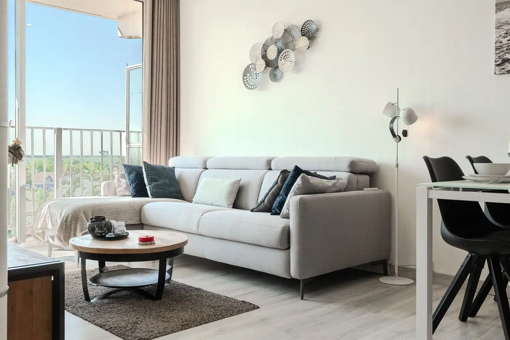 Ruim vernieuwd appartement zuidgericht met unieke zichten foto 2
