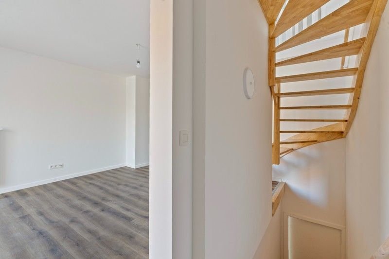 Volledig gerenoveerd, 1 slaapkamer appartement  met terras en parkeerplaats TE KOOP in Beveren-Leie! foto 3