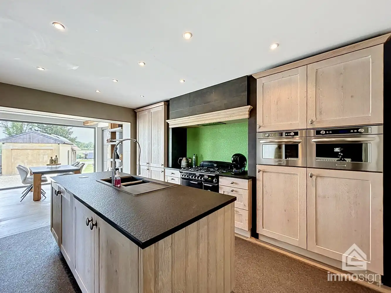 Ruime gezinswoning met drie slaapkamers te Opitter! foto 2