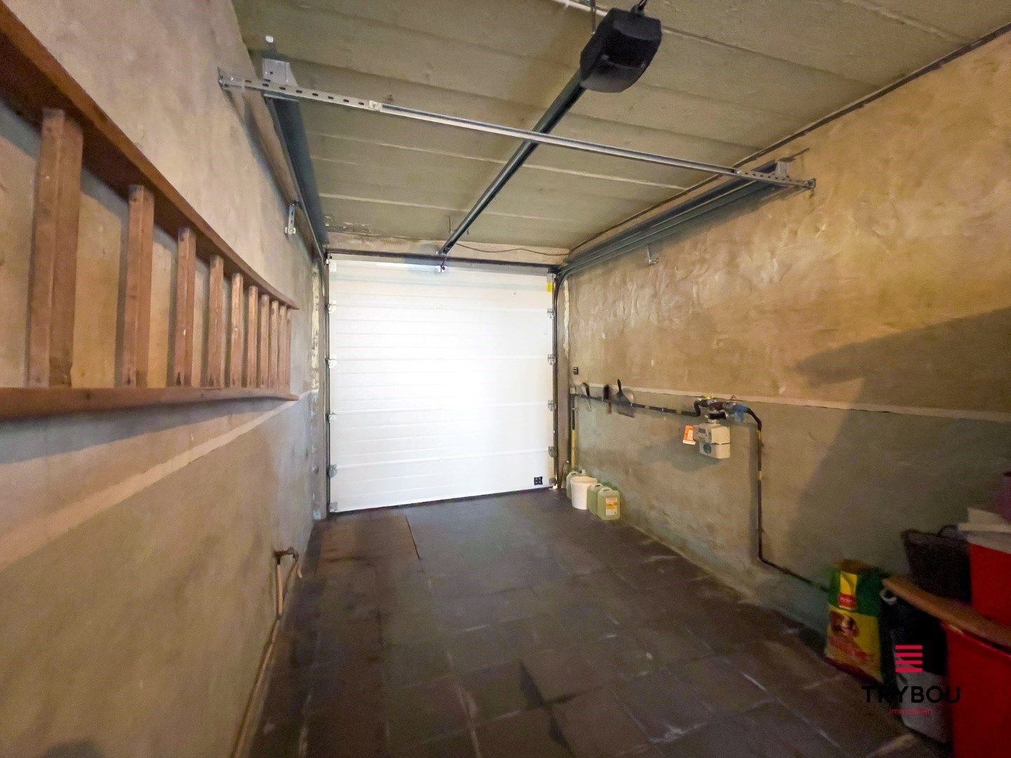 Ruime gezinswoning met 4 slaapkamers, garage en tuin foto 9