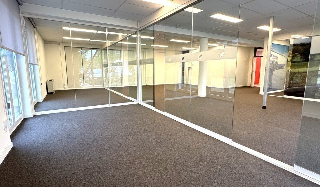 Lichtrijk kantoor te huur op zichtlocatie te Sint-Martens-Latem foto 9