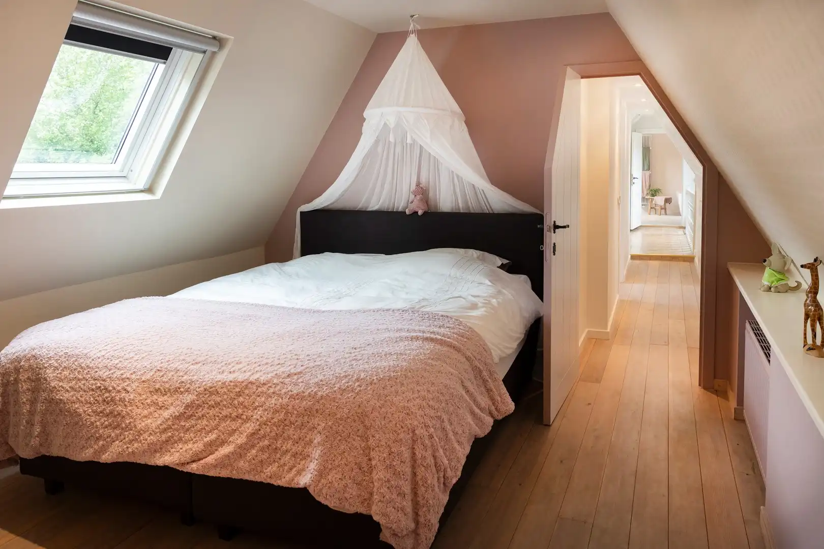 Zeer charmante woning met kwalitatieve, landelijke stijl. foto 18
