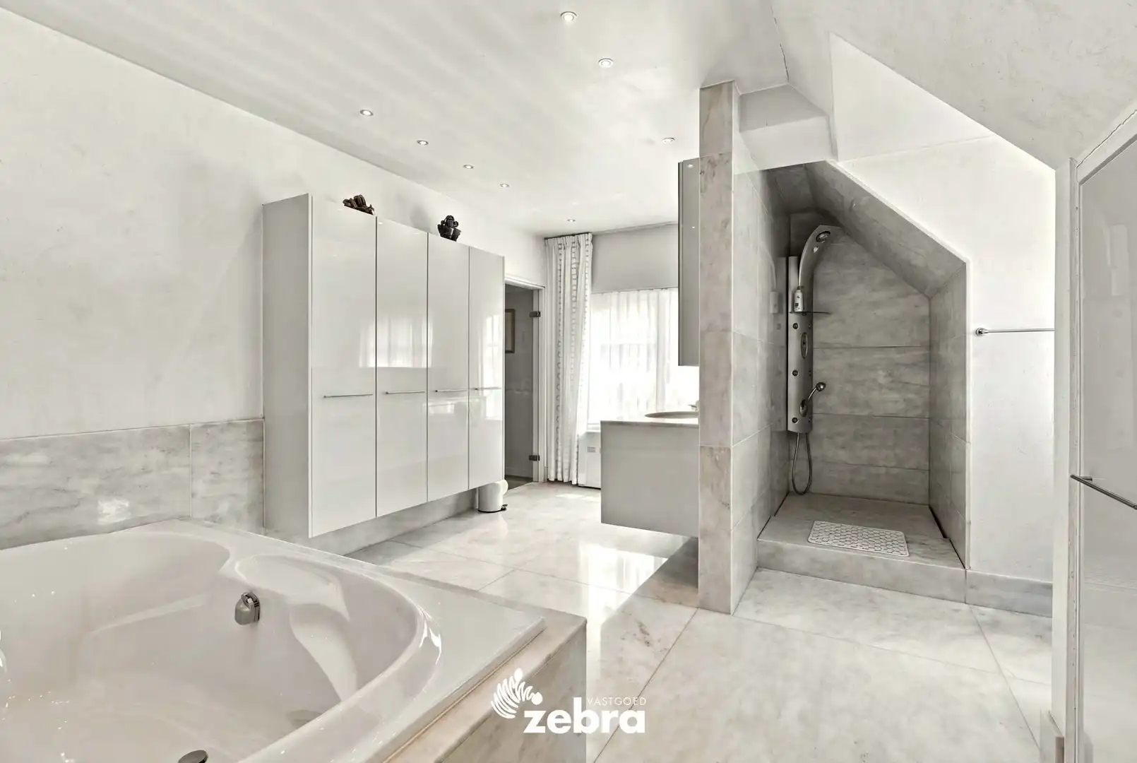 Exclusieve villa op een perceel van bijna 3.000 m² in Meulebeke! foto 28