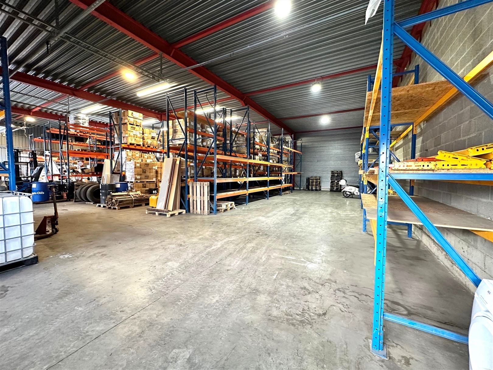 TE HUUR: Opslagruimte van 140m² te Genk! foto 8