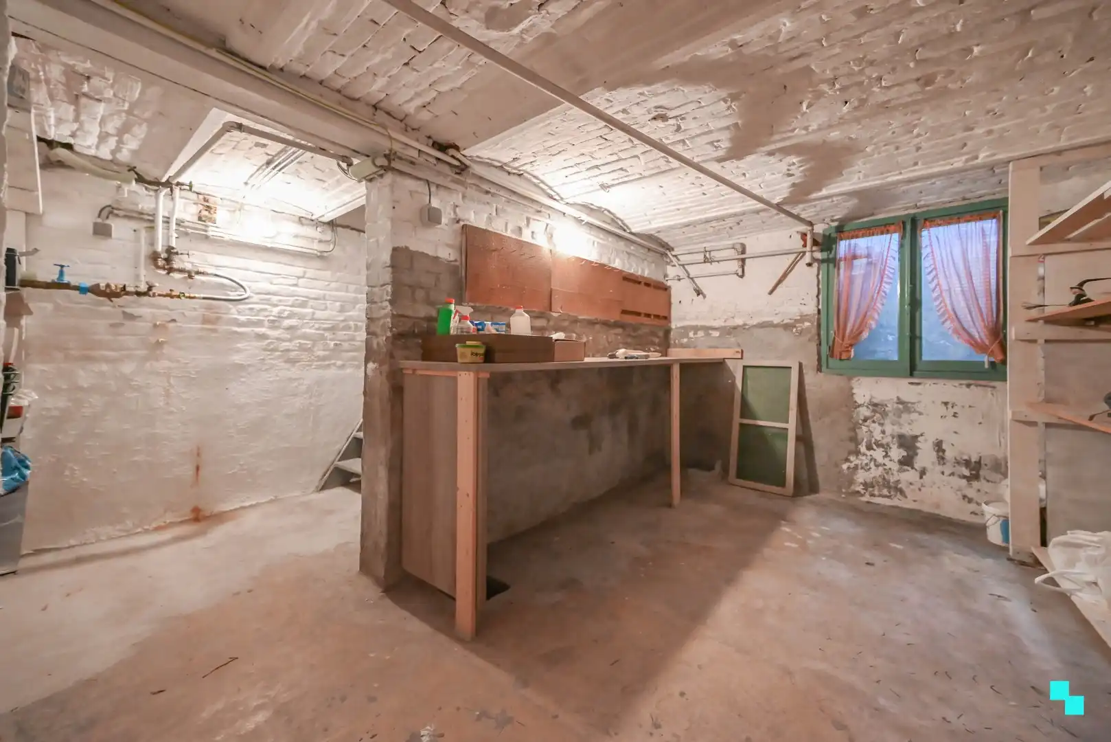 Centraal gelegen ééngezinswoning met vier slaapkamers te Izegem foto 9
