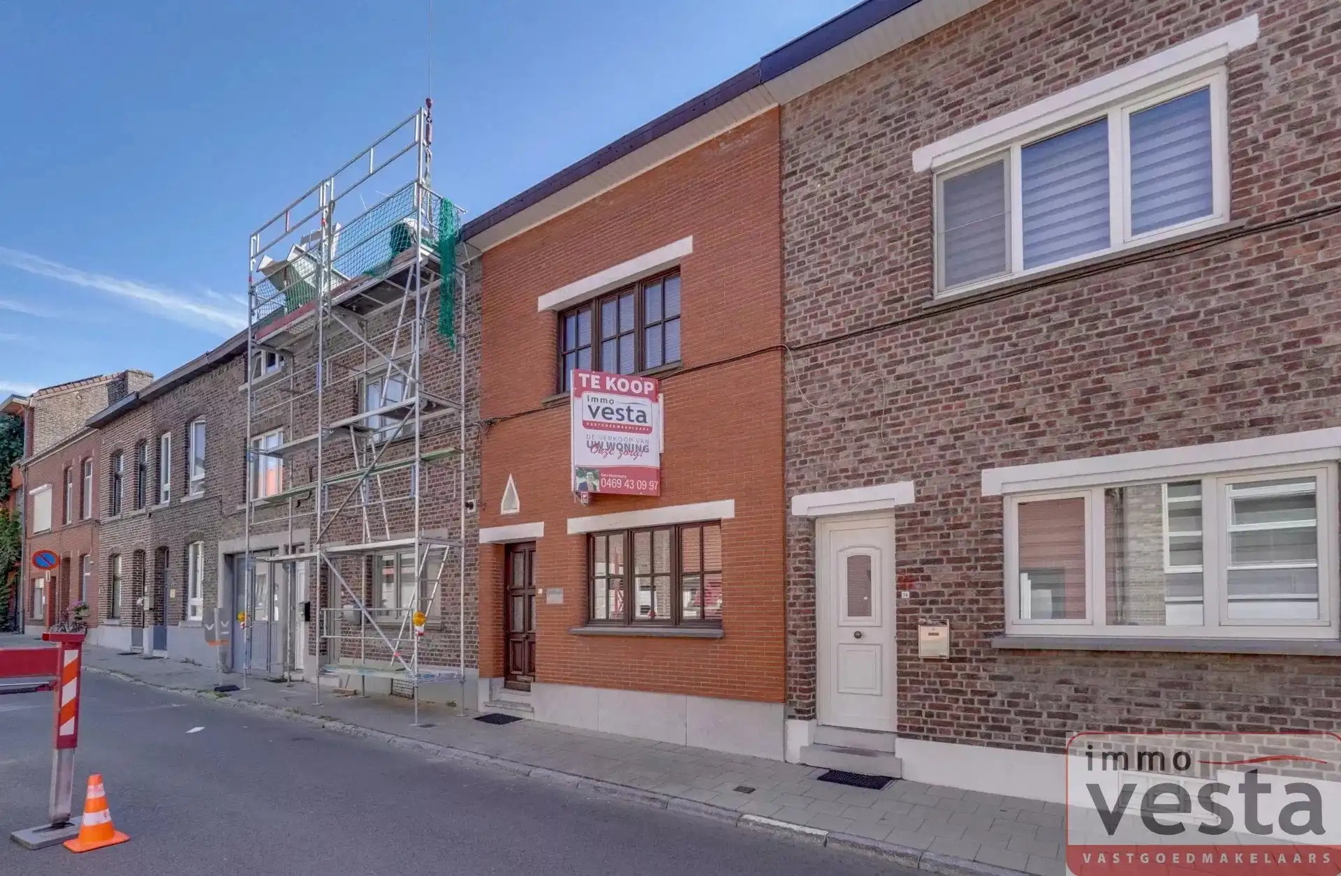 Hoofdfoto van de publicatie: Ruime, te renoveren stadswoning met grote tuin