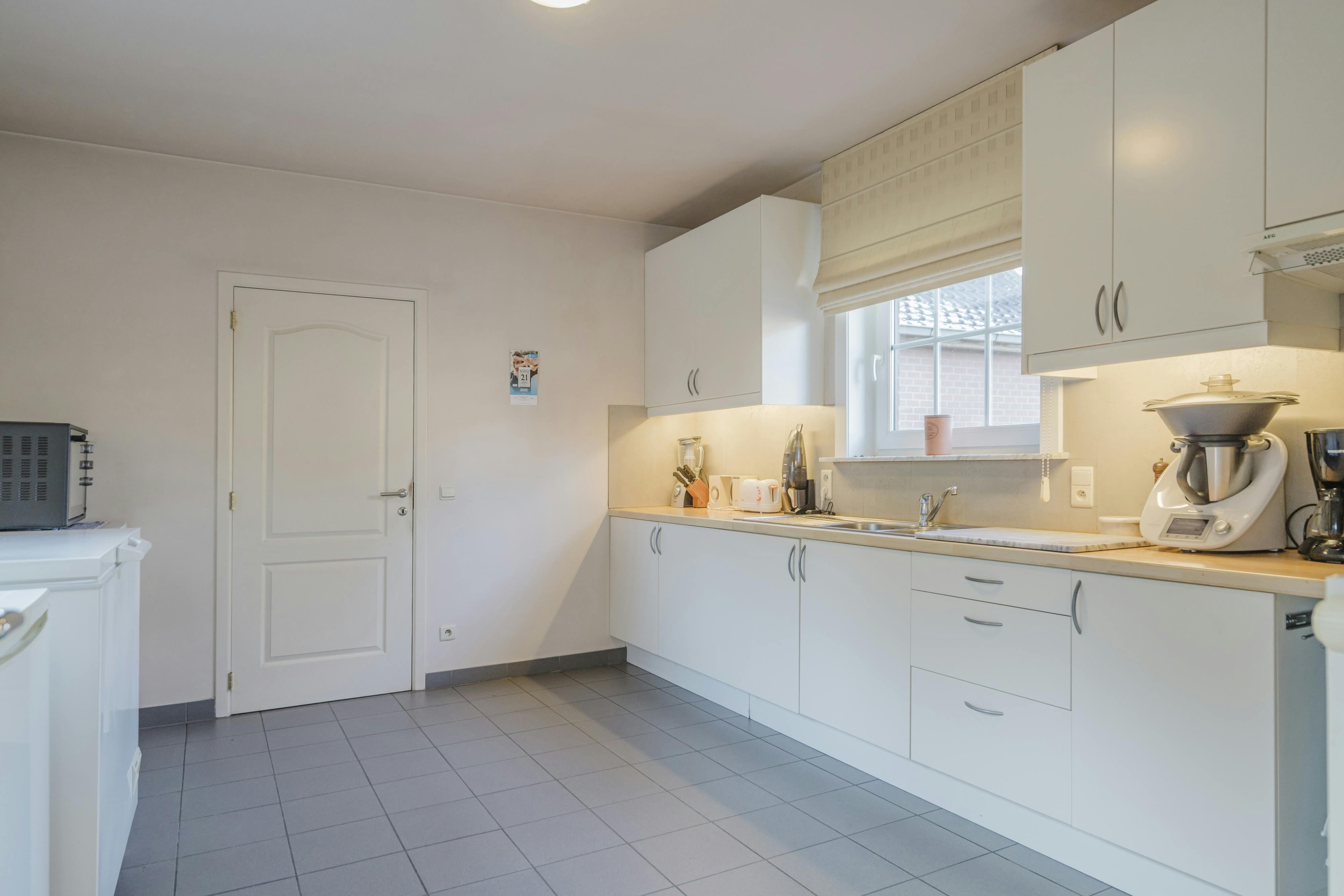 Villa met stallingen te koop op een ruim perceel van  10.026m² foto 10