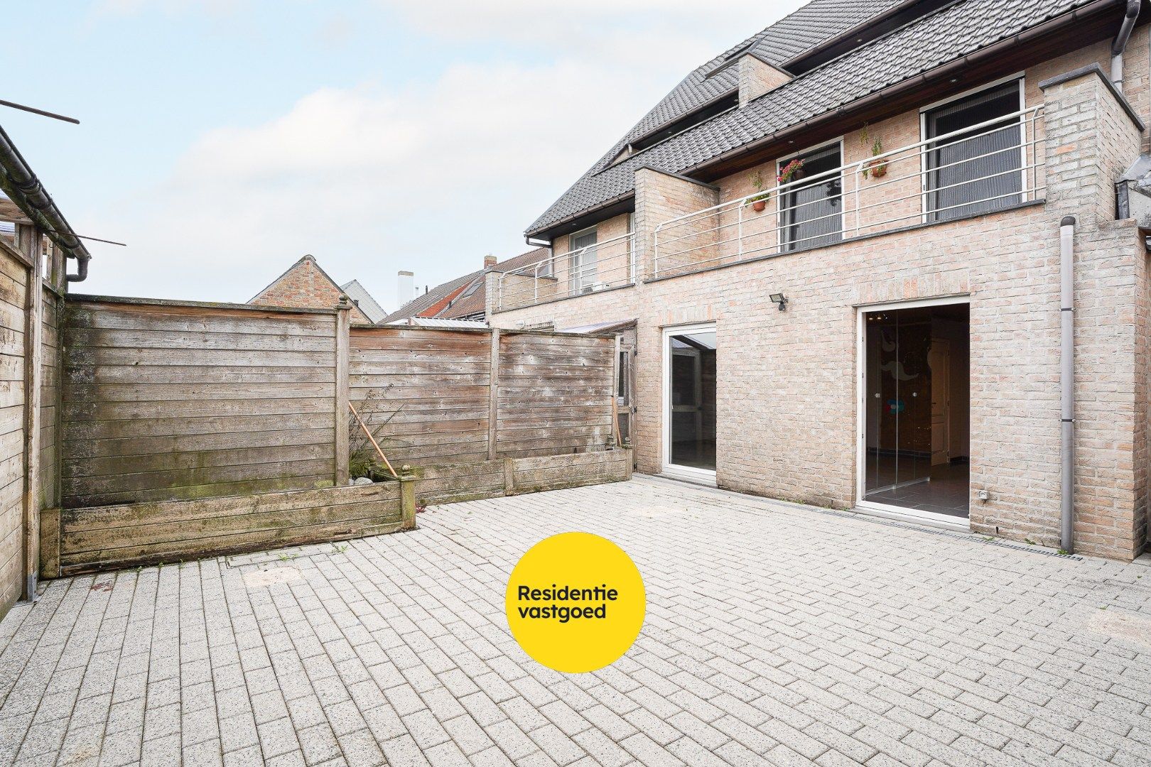 Gelijkvloers appartement inclusief garage, carport en staanplaats nabij het centrum van Ichtegem foto 2