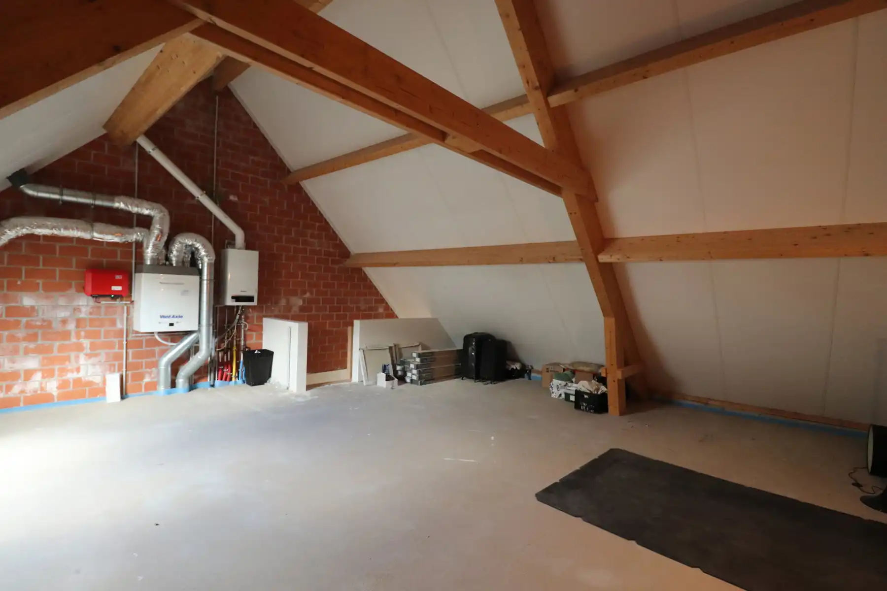 Charmante BEN-woning met 3 slaapkamers, zolder, terras met tuin en ondergrondse parking. foto 17