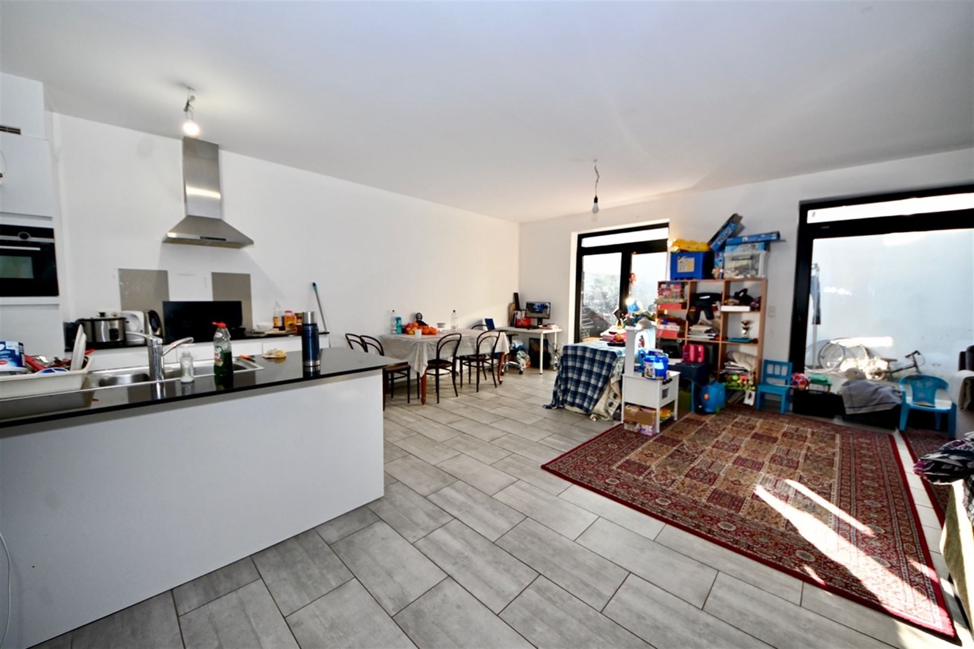 Gelijkvloers appartement met 2 slaapkamers en terras.  foto 3