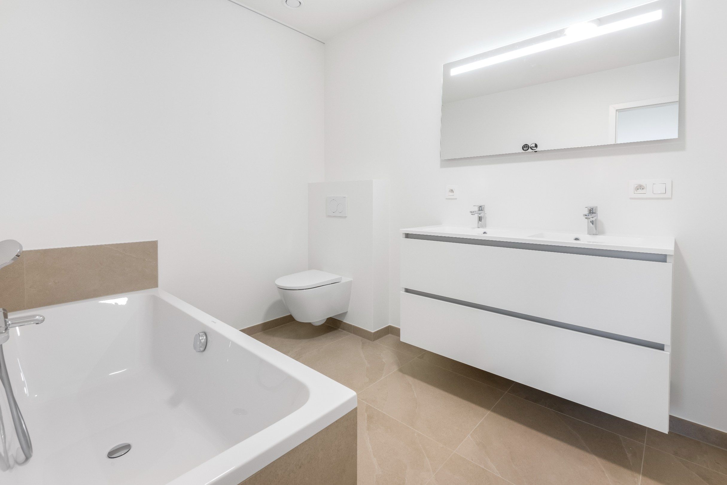 Moderne nieuwbouwwoning met ruime terrassen en ondergrondse dubbele garagebox foto 14