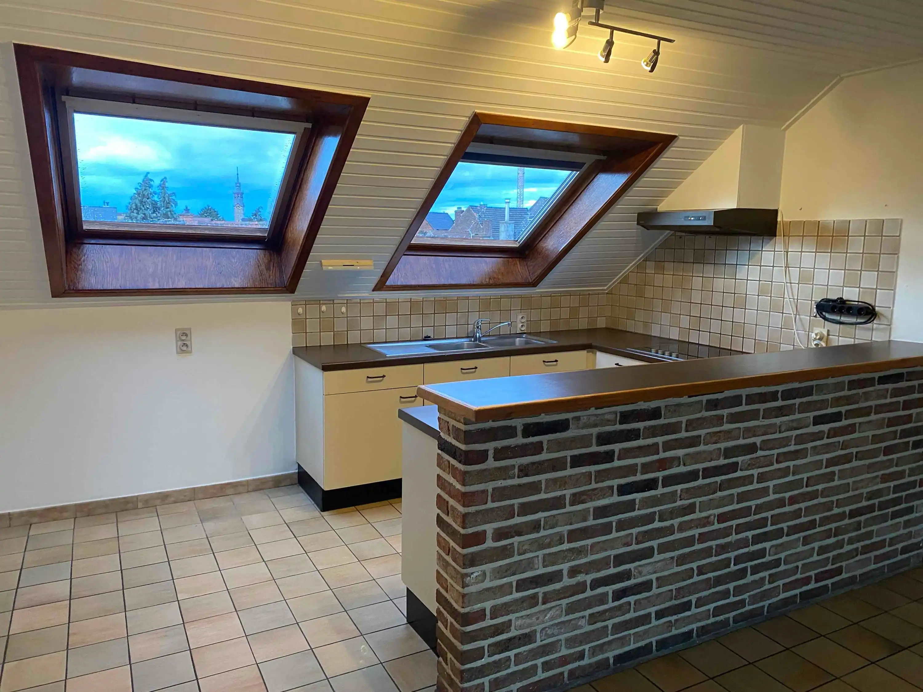 Mooi centraal gelegen appartement met ruim terras op de derde verdieping foto {{pictureIndex}}