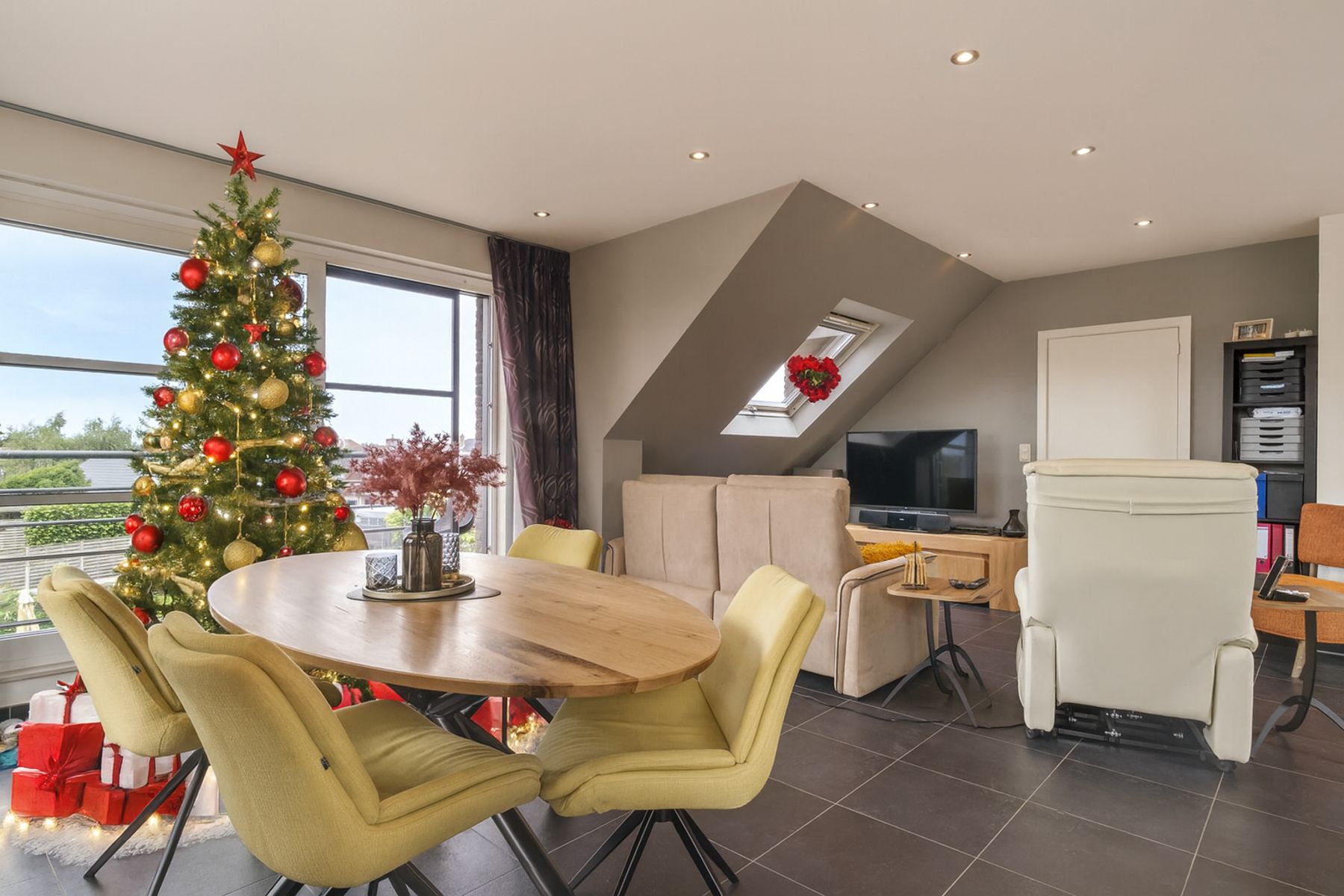 Ruim appartement te Aartrijke foto 3