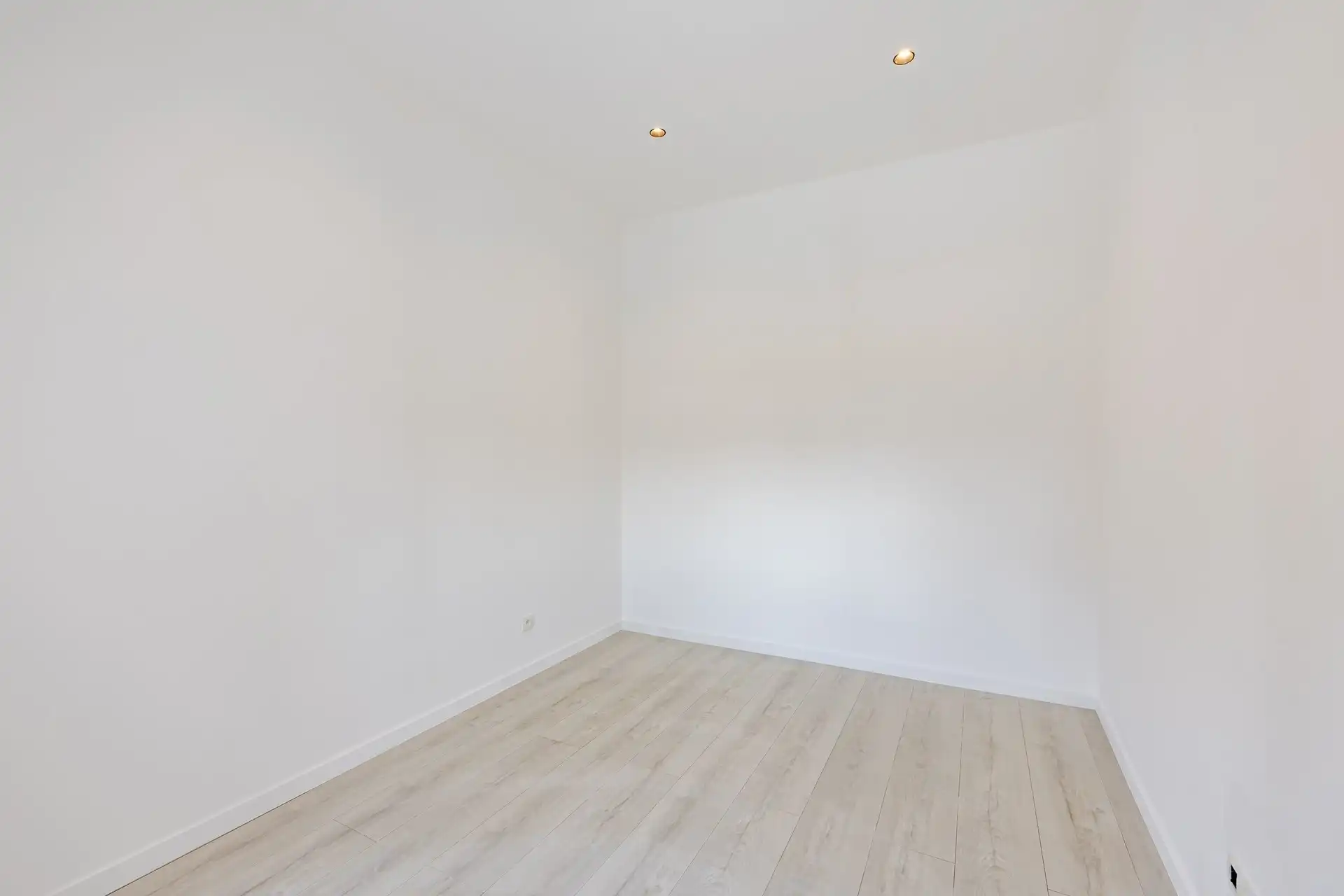 Top gerenoveerde woning met 2 slks en terras foto 17