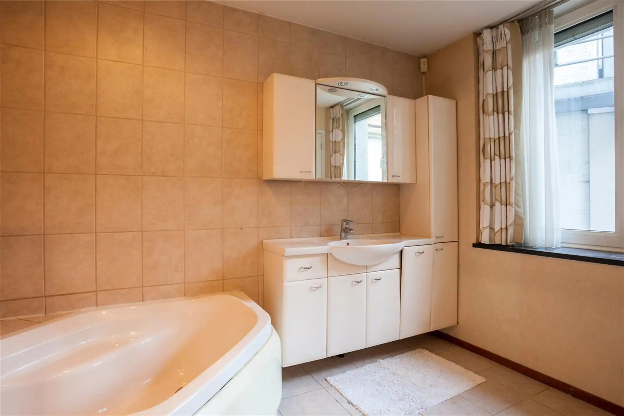 Kantoorgebouw met mogelijkheid tot woongelegenheid foto 17