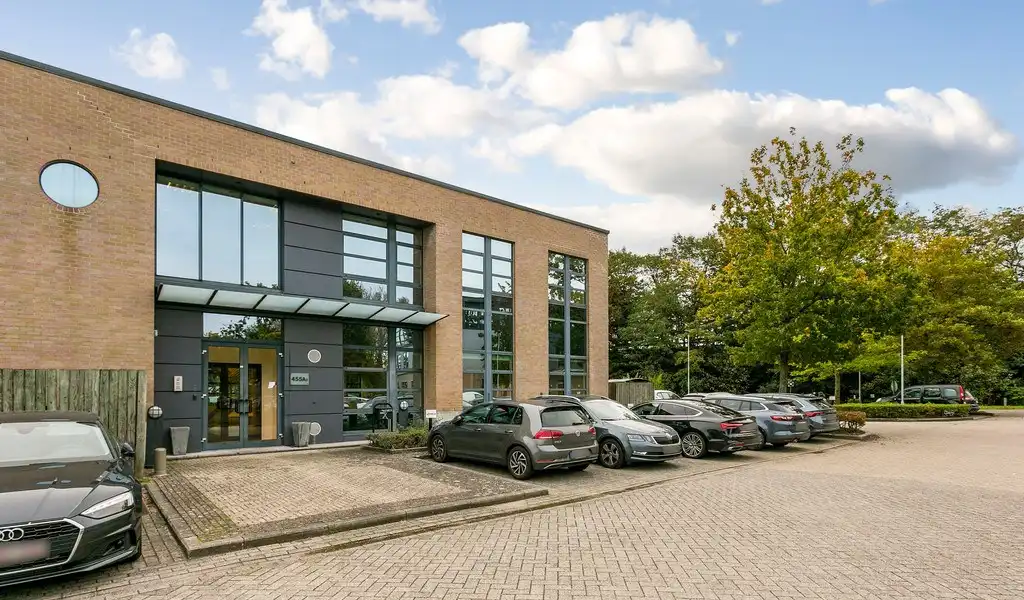 Gelijkvloers kantoor te huur in E19 Business Park te Mechelen foto {{pictureIndex}}