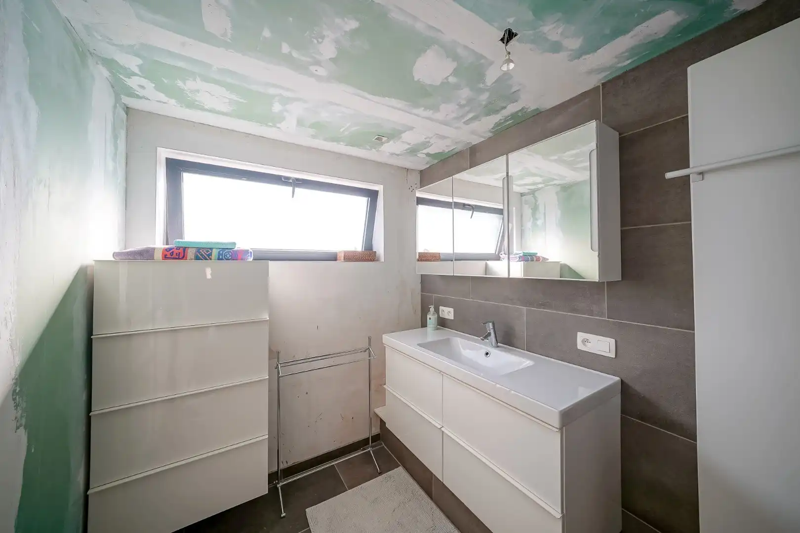 Ruime eengezinswoning in centrum Oudenburg met handelsruimte op gelijkvloers. foto 14