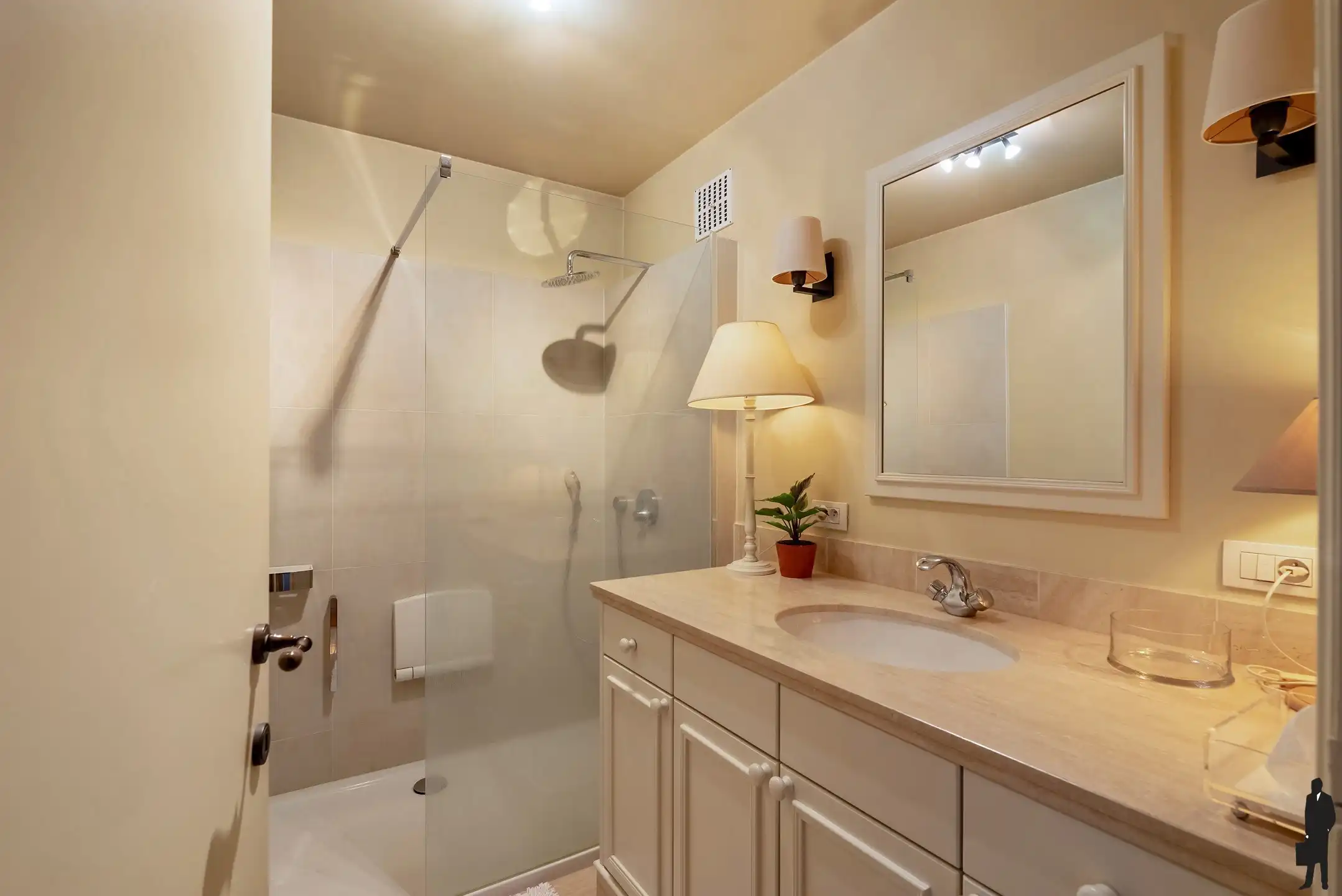 Exclusief appartement van 244m² op de Grote Markt foto 22