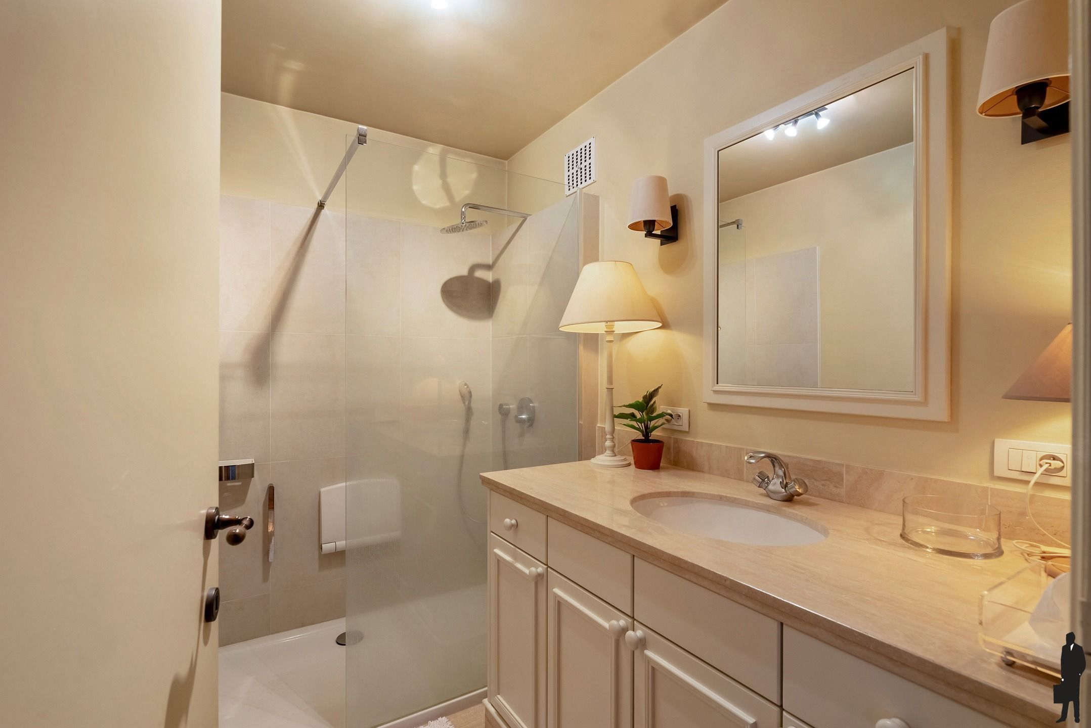 Exclusief appartement van 244m² op de Grote Markt foto 22