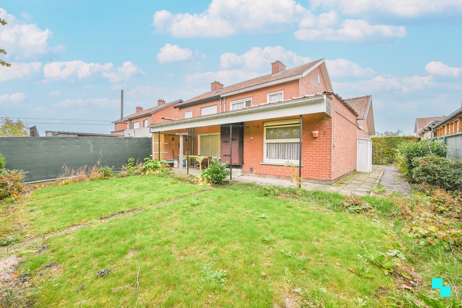 Halfopen bebouwing in rustige woonwijk te Ledegem foto 16