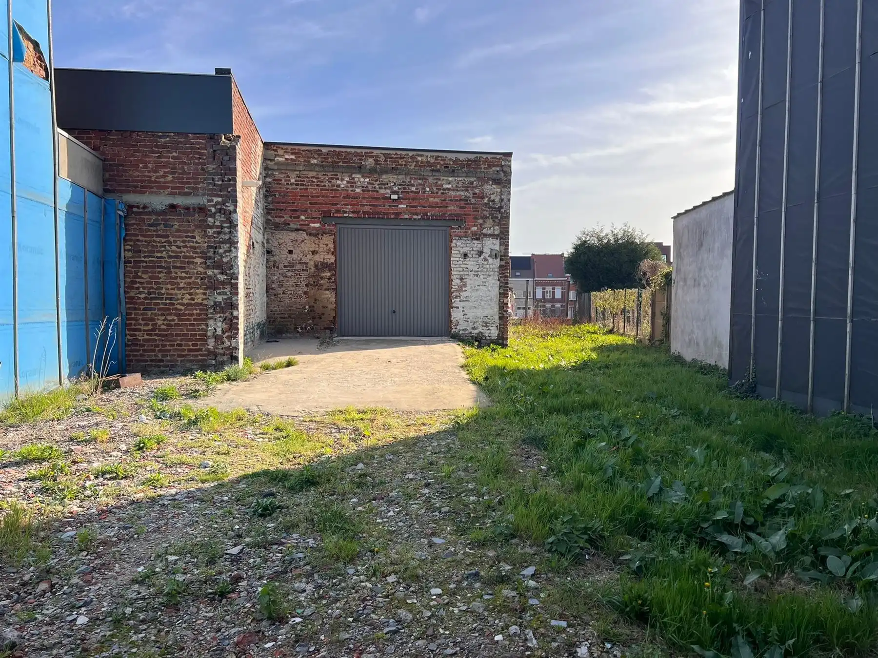 Atelier met tuin en buitenruimte foto {{pictureIndex}}