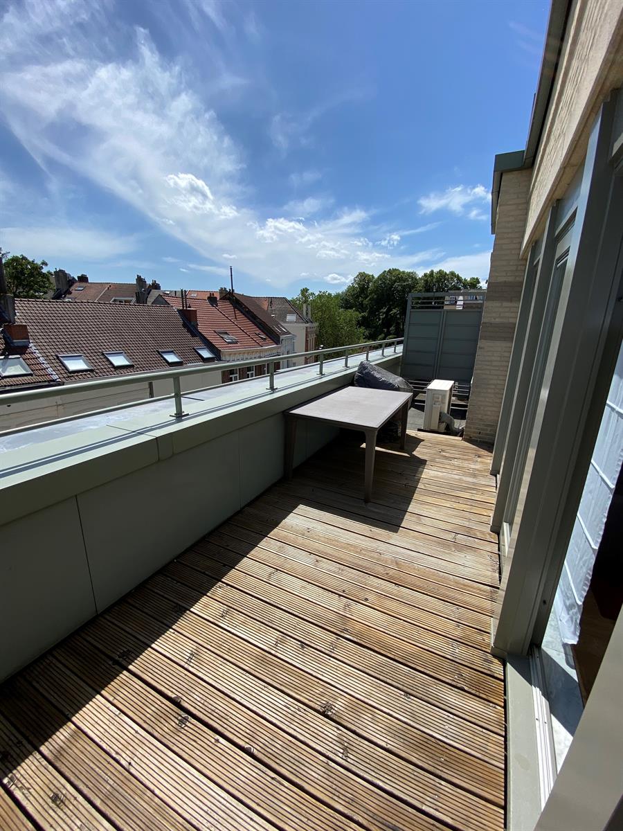 Prachtig gemeubeld app - 1Kamer + Terras (Europese wijk) foto {{pictureIndex}}