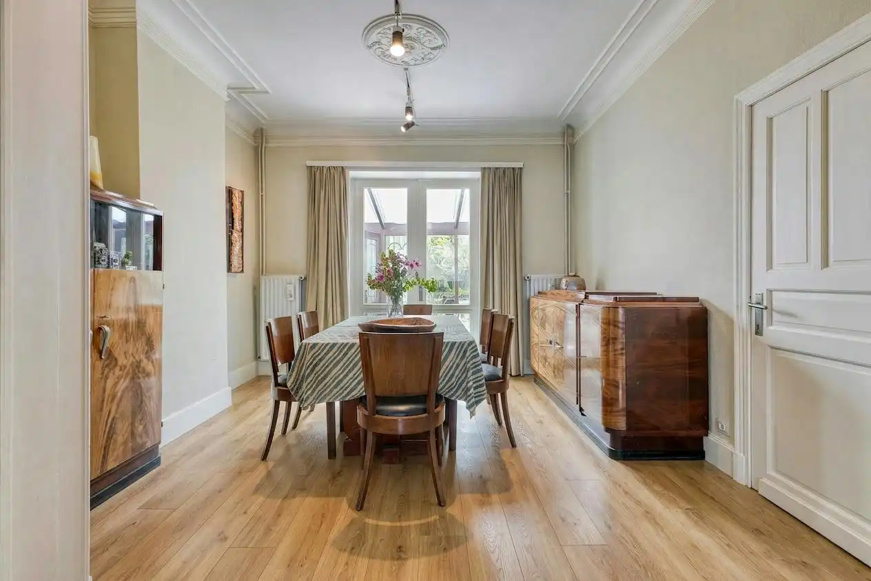 Karaktervolle woning met 7 slaapkamers, authentieke elementen en een ruime tuin foto 6