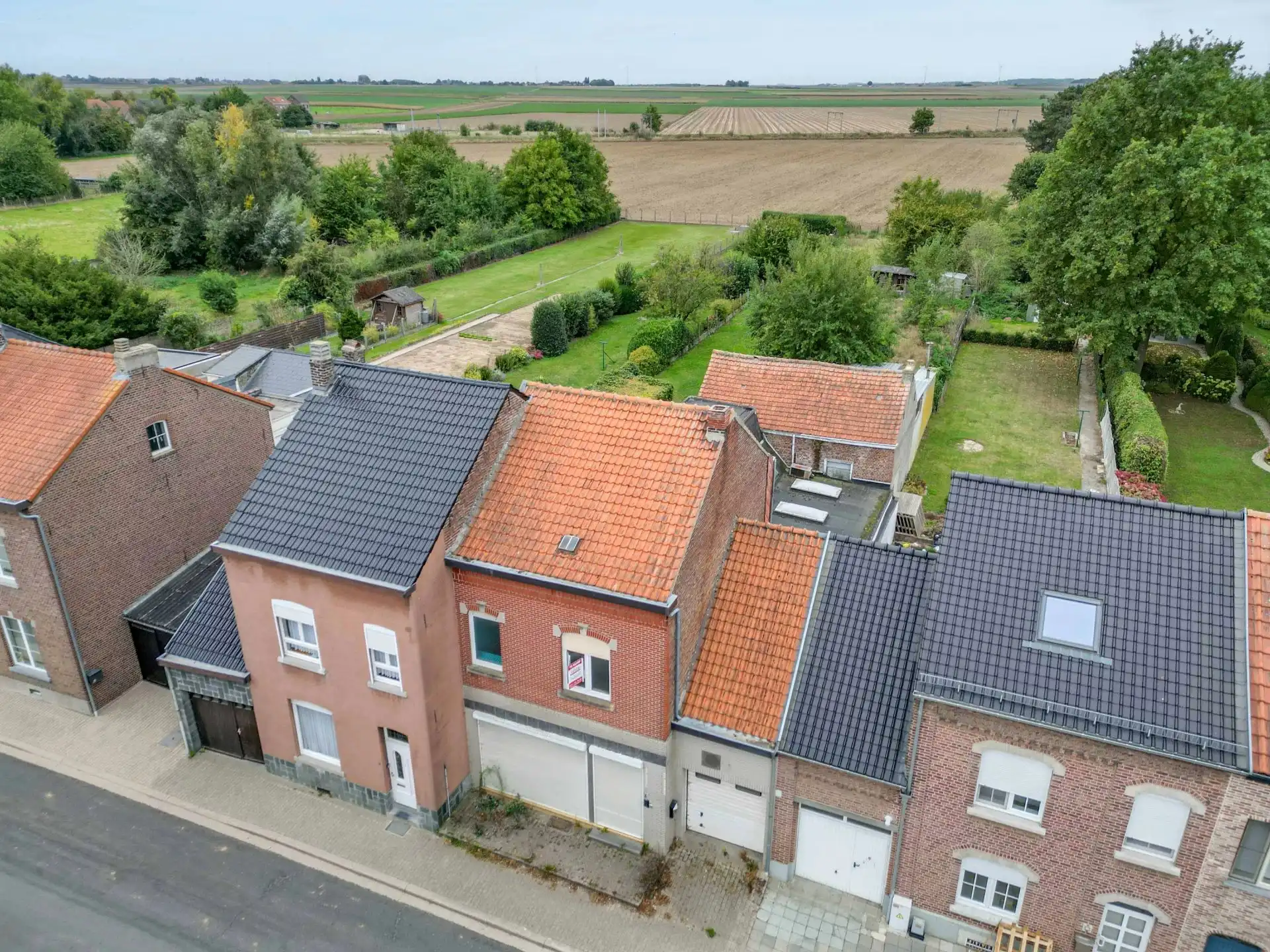 Hoofdfoto van de publicatie: Handelspand met woonst op groot perceel