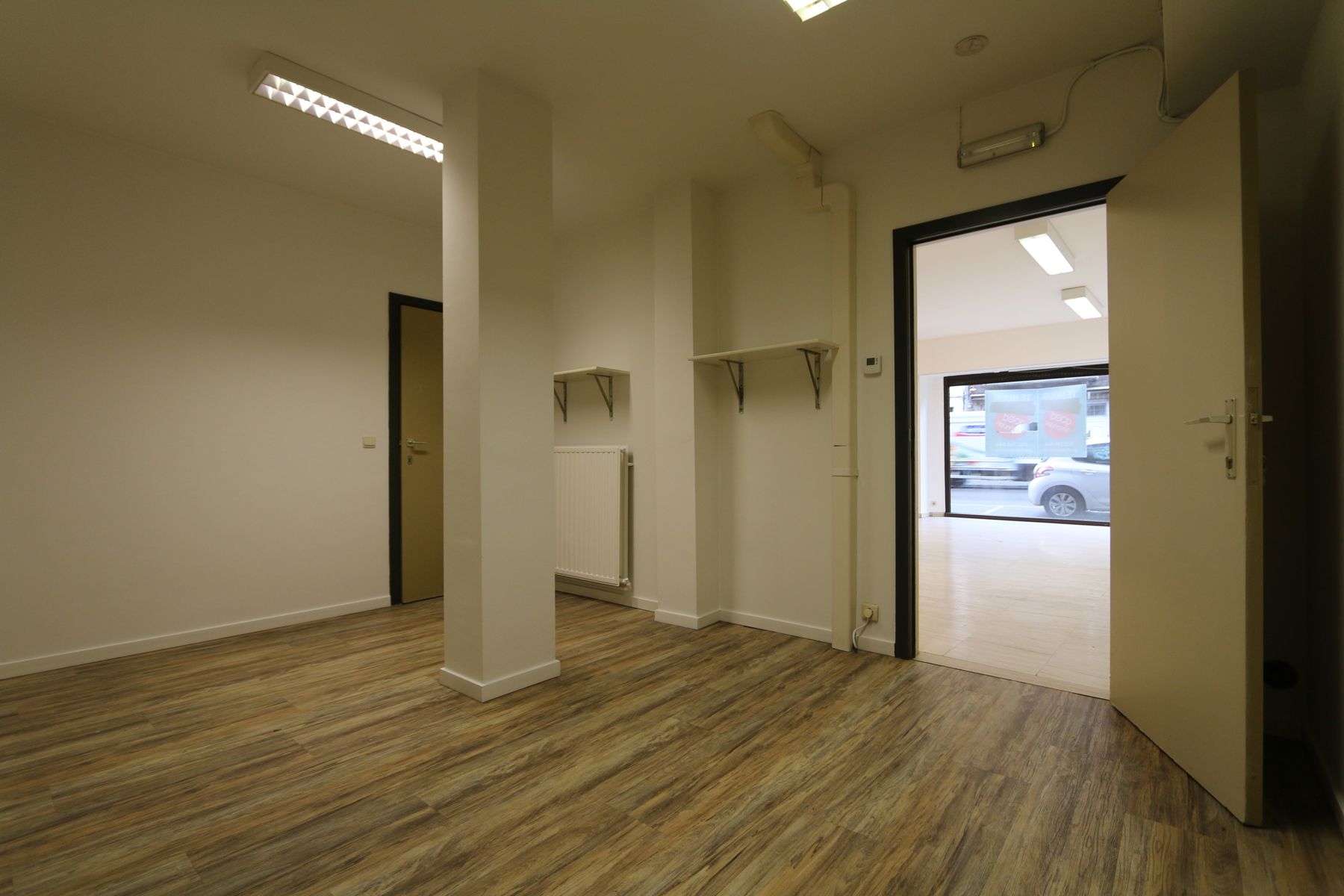 Handel 220 m² + kelder + drukke ligging + optie parking foto 14